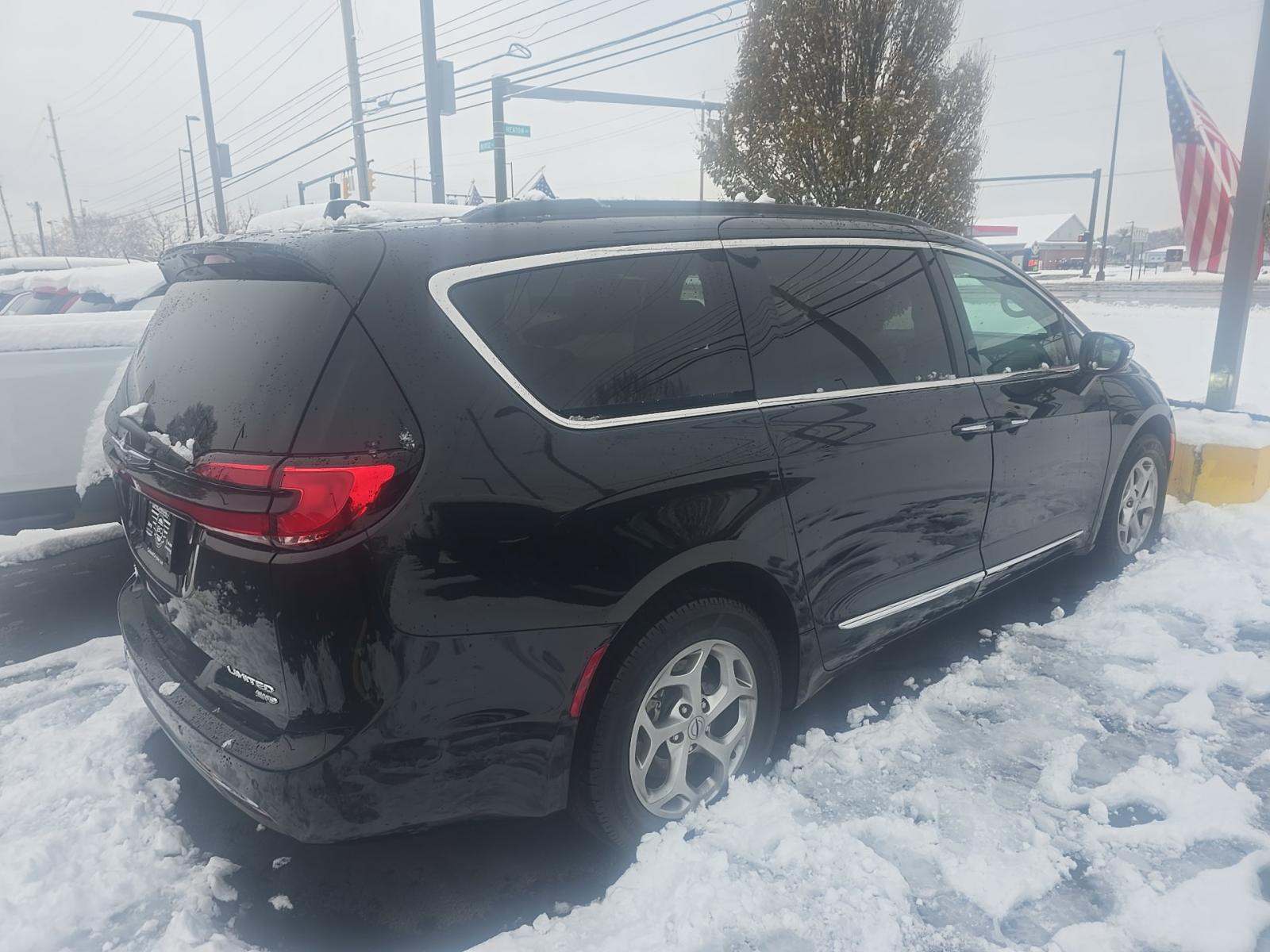2023 Chrysler Pacifica Limited AWD