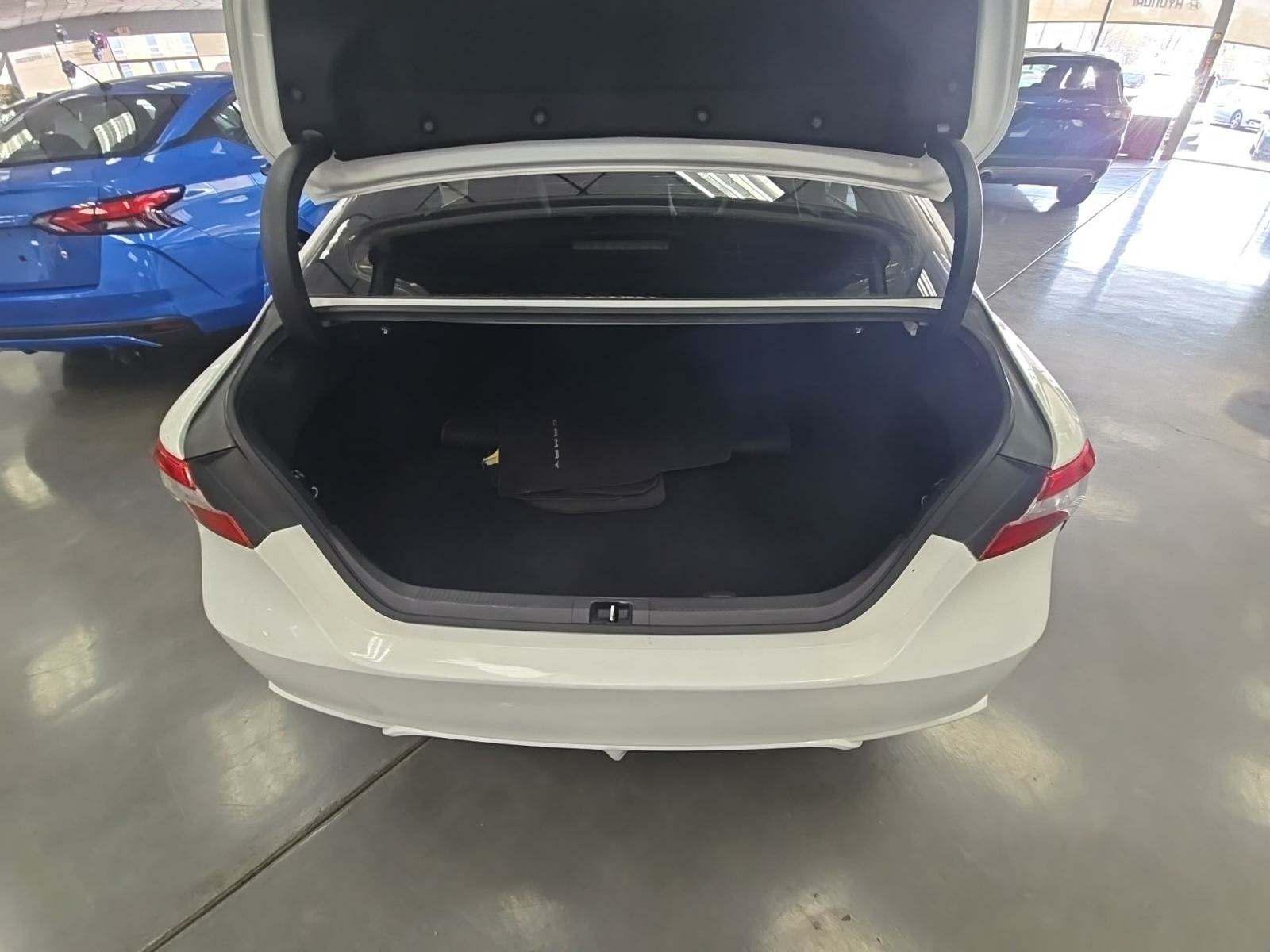 2018 Toyota Camry SE FWD