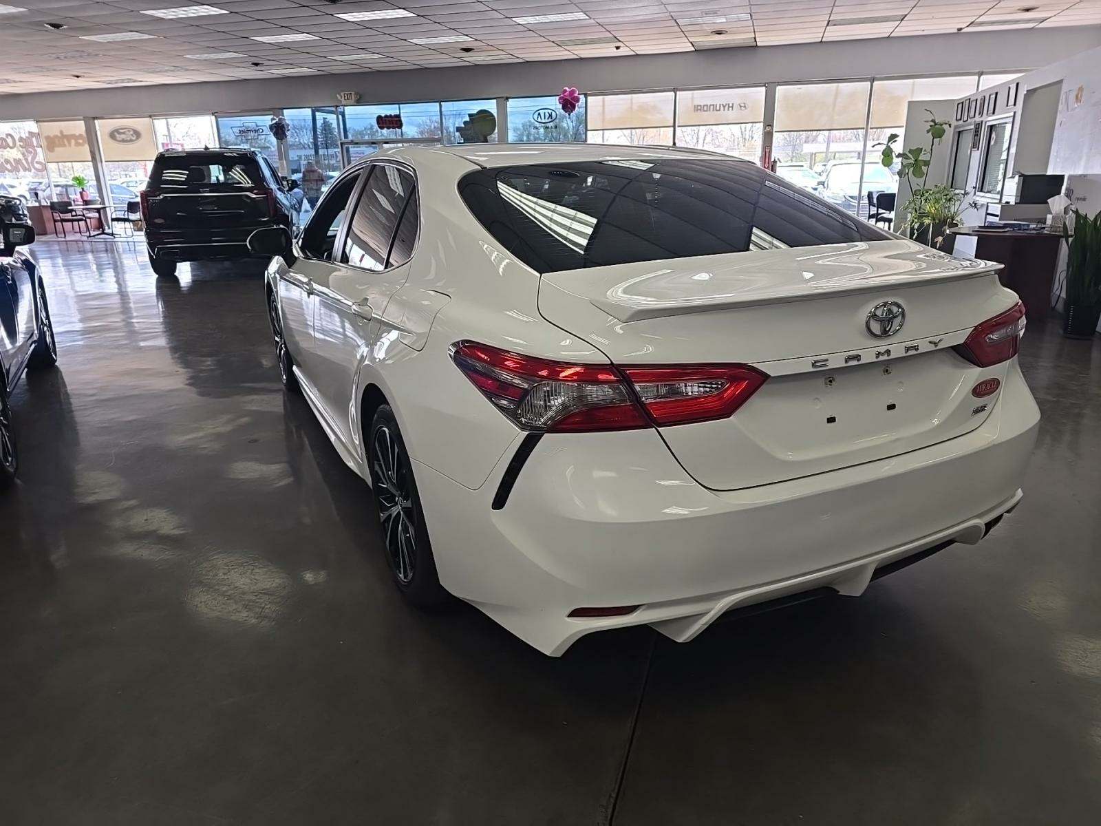 2018 Toyota Camry SE FWD