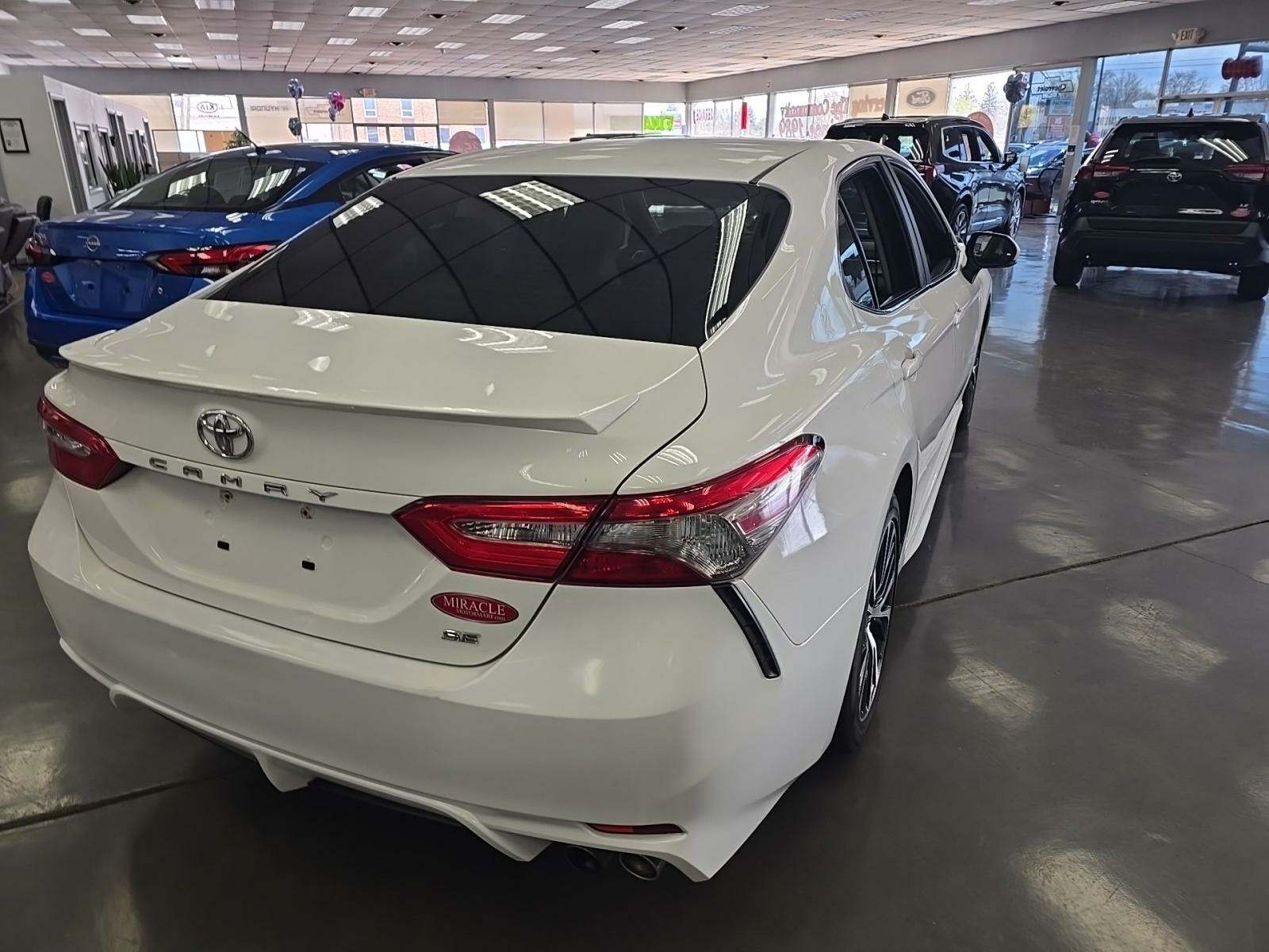 2018 Toyota Camry SE FWD