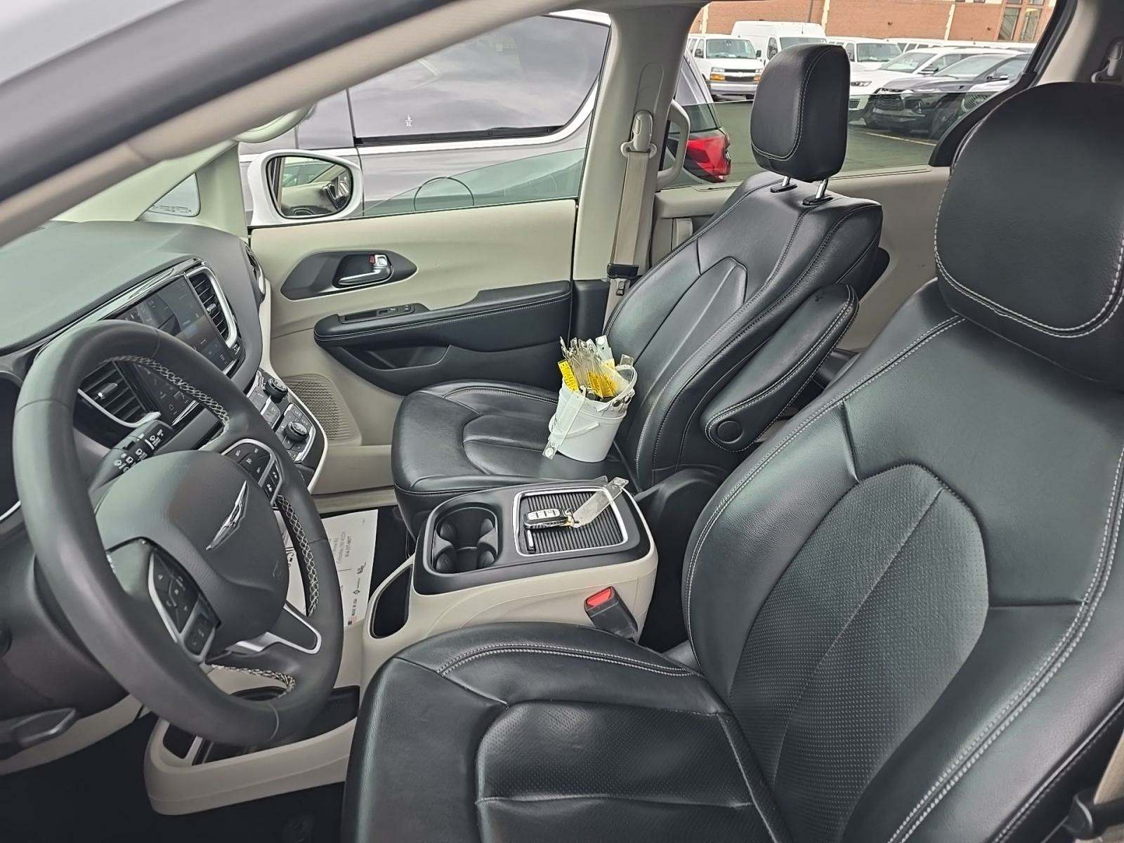 2022 Chrysler Pacifica Touring L FWD