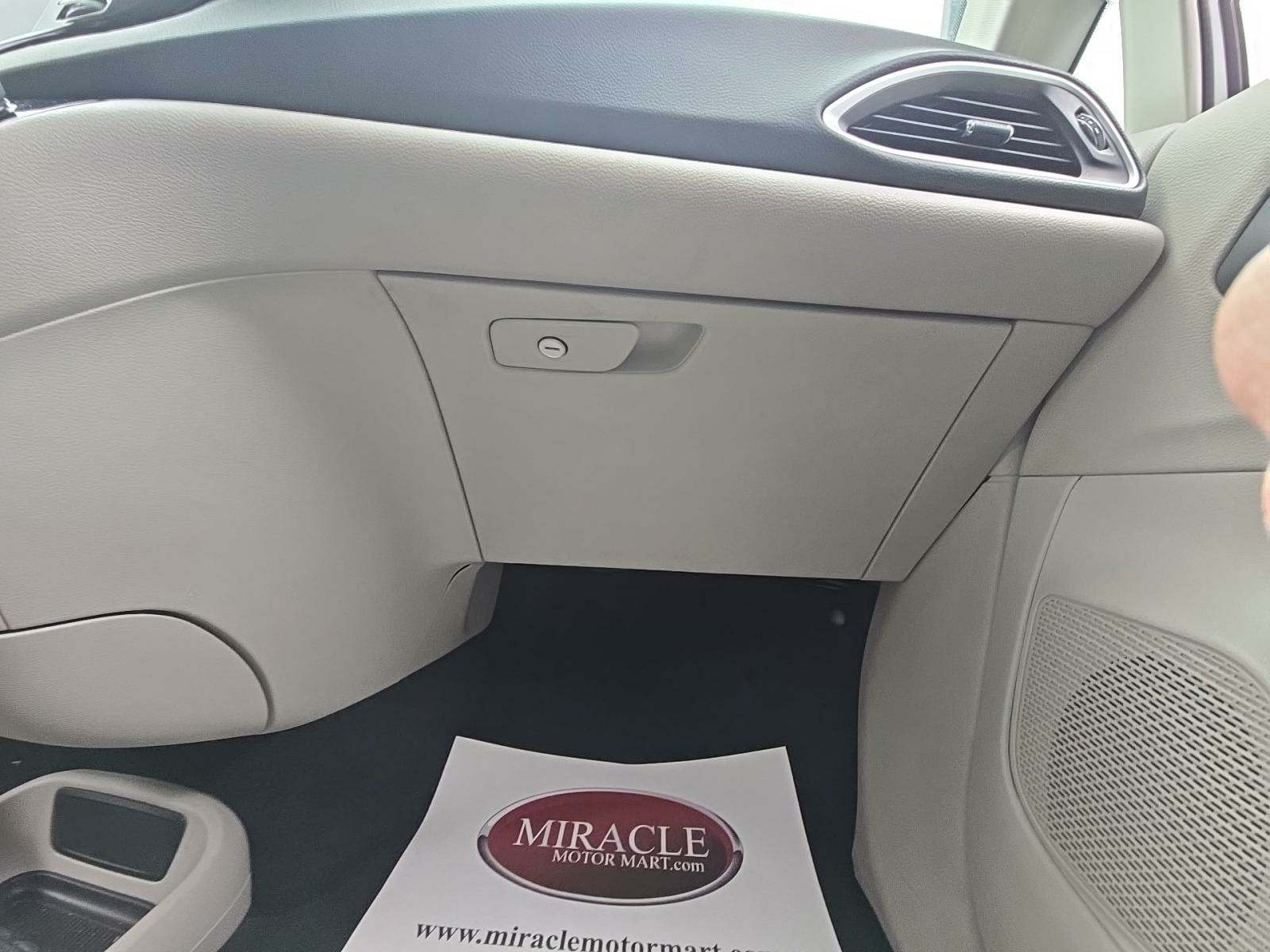 2022 Chrysler Pacifica Touring L FWD