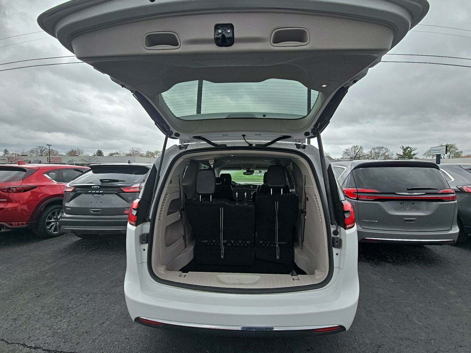 2022 Chrysler Pacifica Touring L FWD