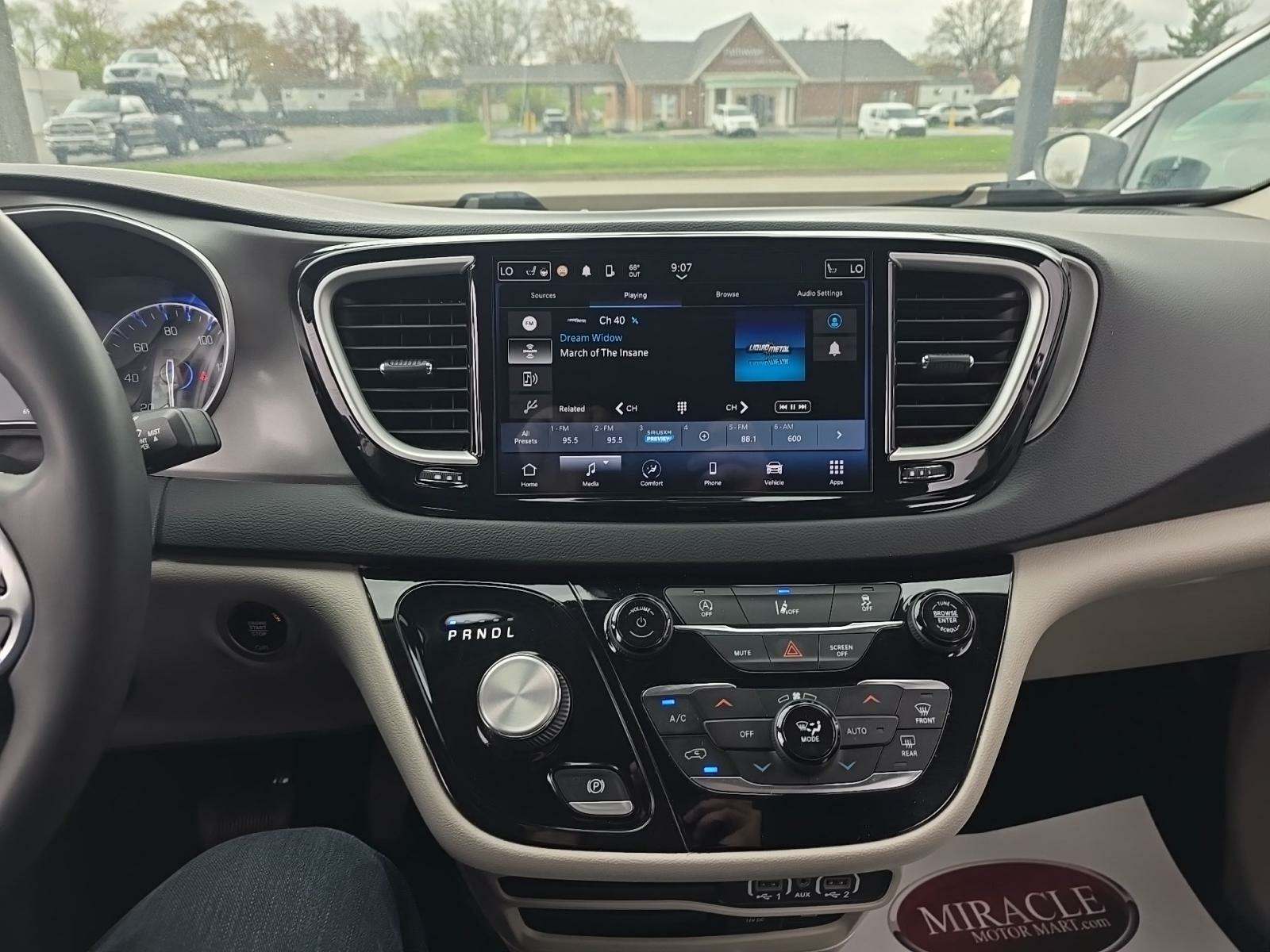 2022 Chrysler Pacifica Touring L FWD