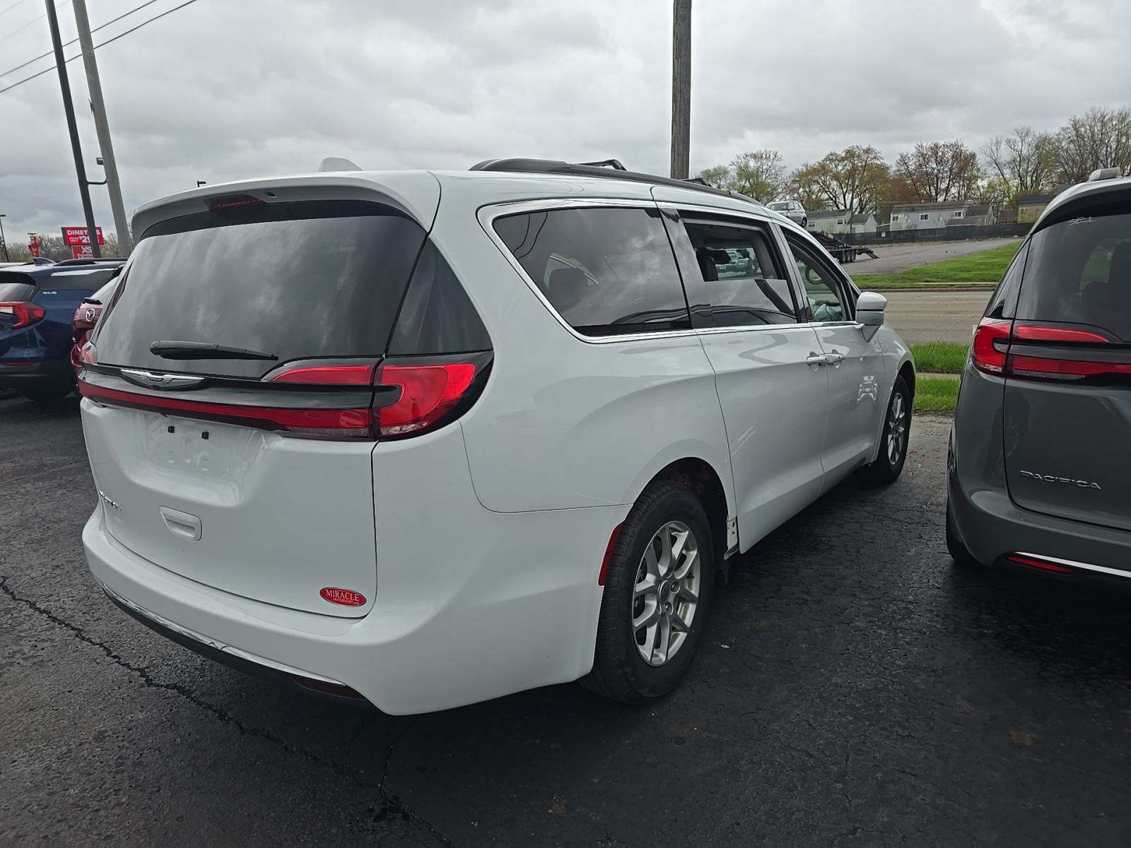 2022 Chrysler Pacifica Touring L FWD
