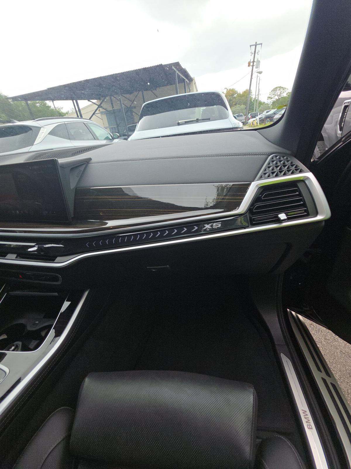2025 BMW X5 xDrive50e AWD
