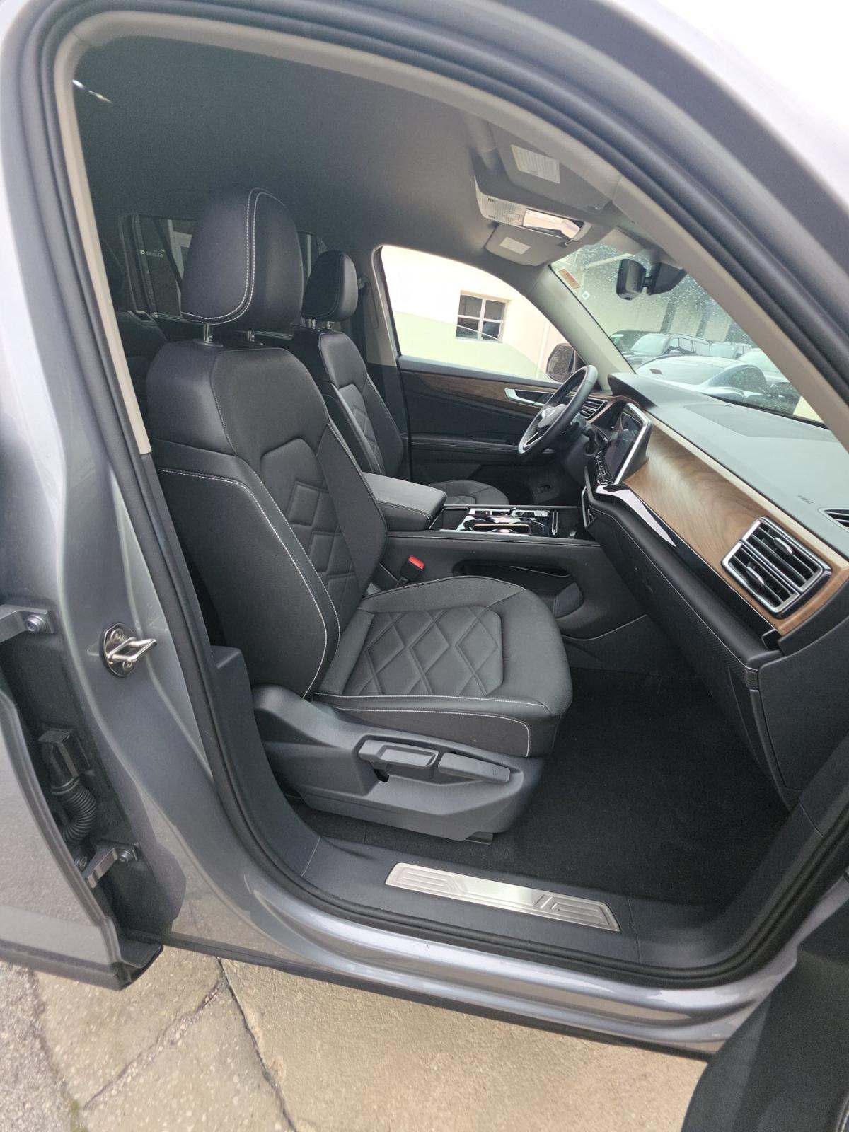 2026 Volkswagen Atlas 2.0T SE FWD