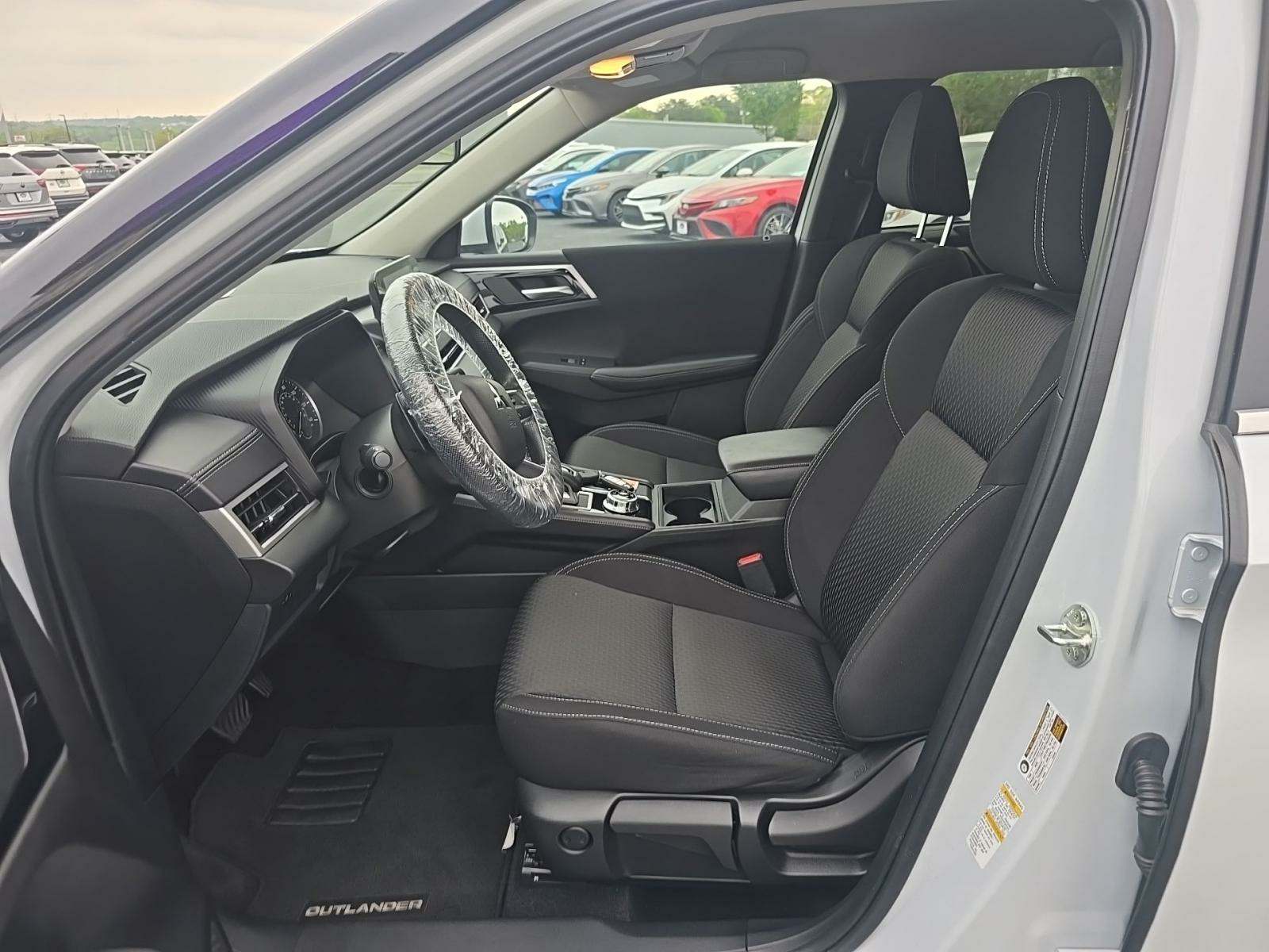 2024 Mitsubishi Outlander ES AWD