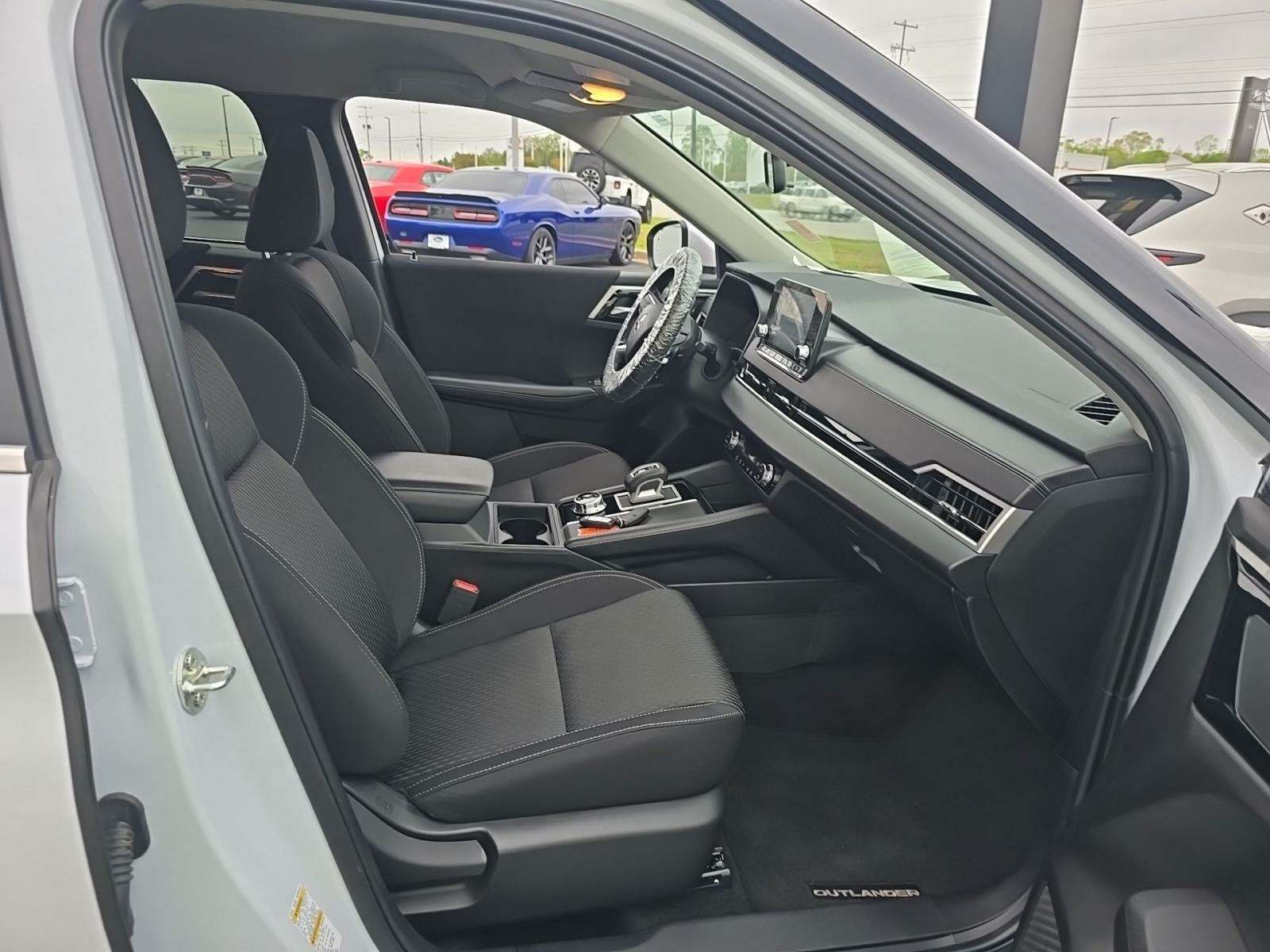 2024 Mitsubishi Outlander ES AWD