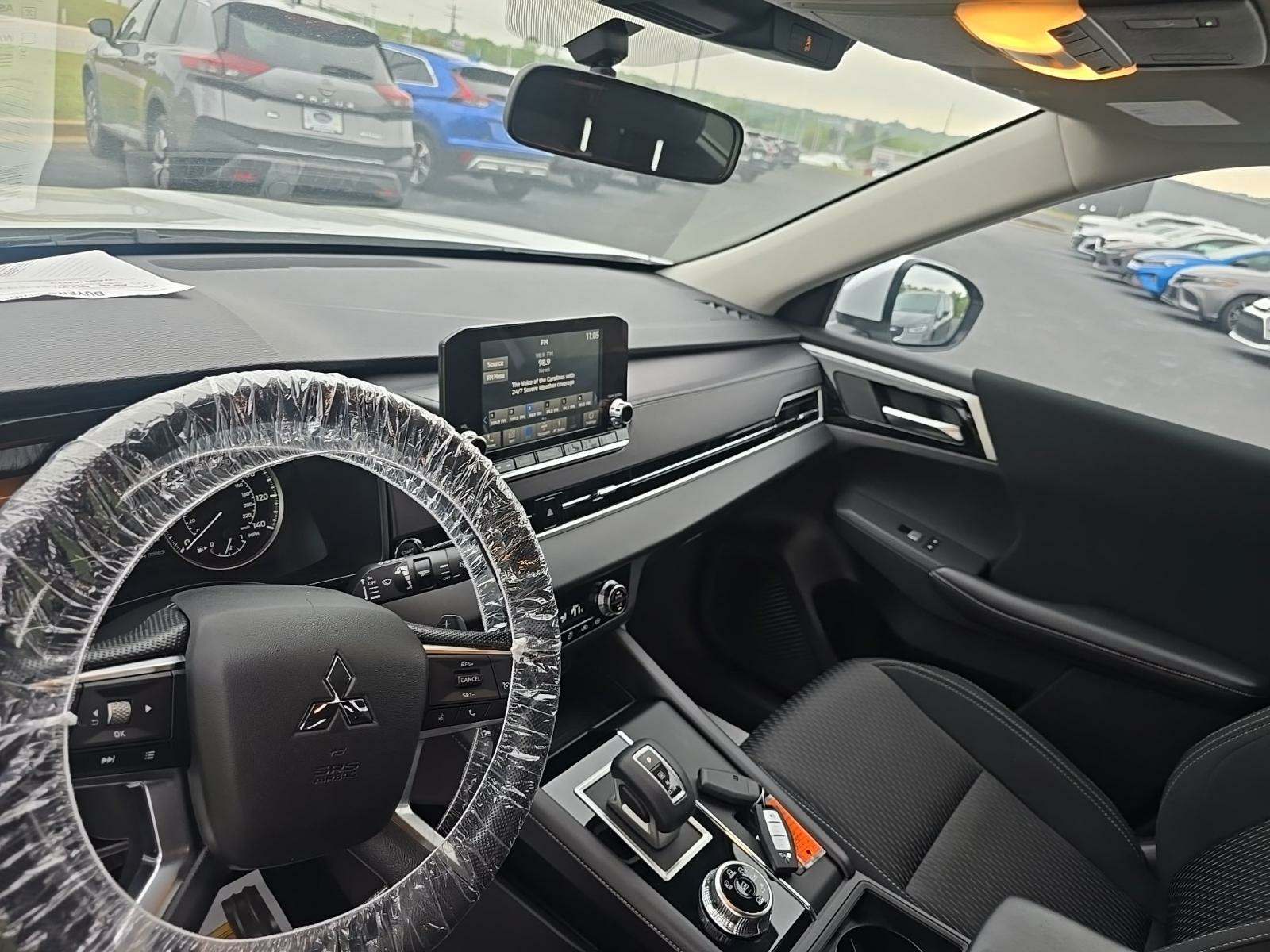 2024 Mitsubishi Outlander ES AWD