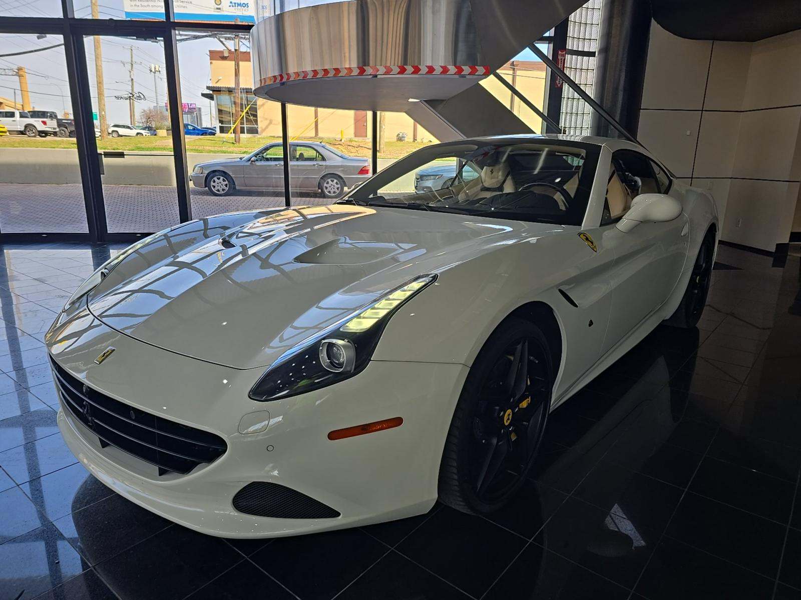 2015 Ferrari California Base RWD