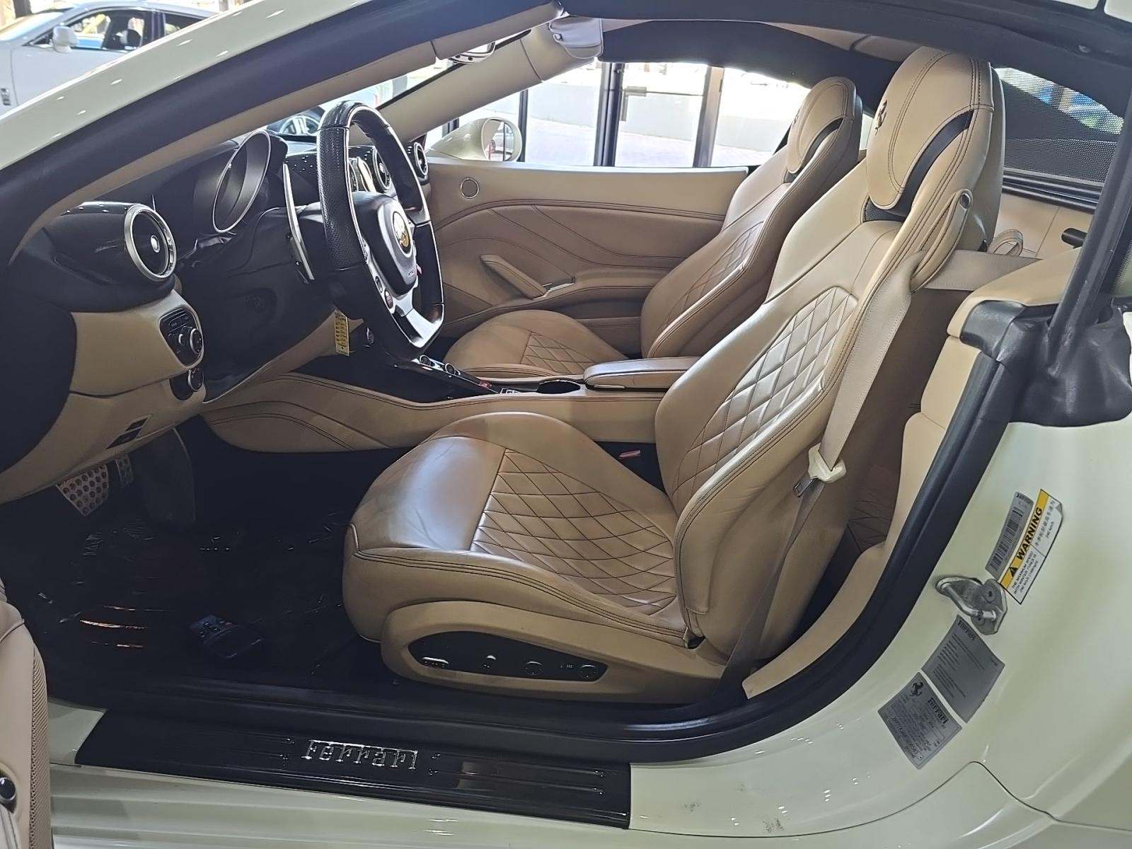 2015 Ferrari California Base RWD