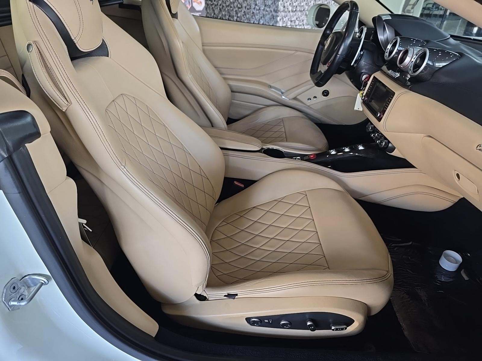 2015 Ferrari California Base RWD