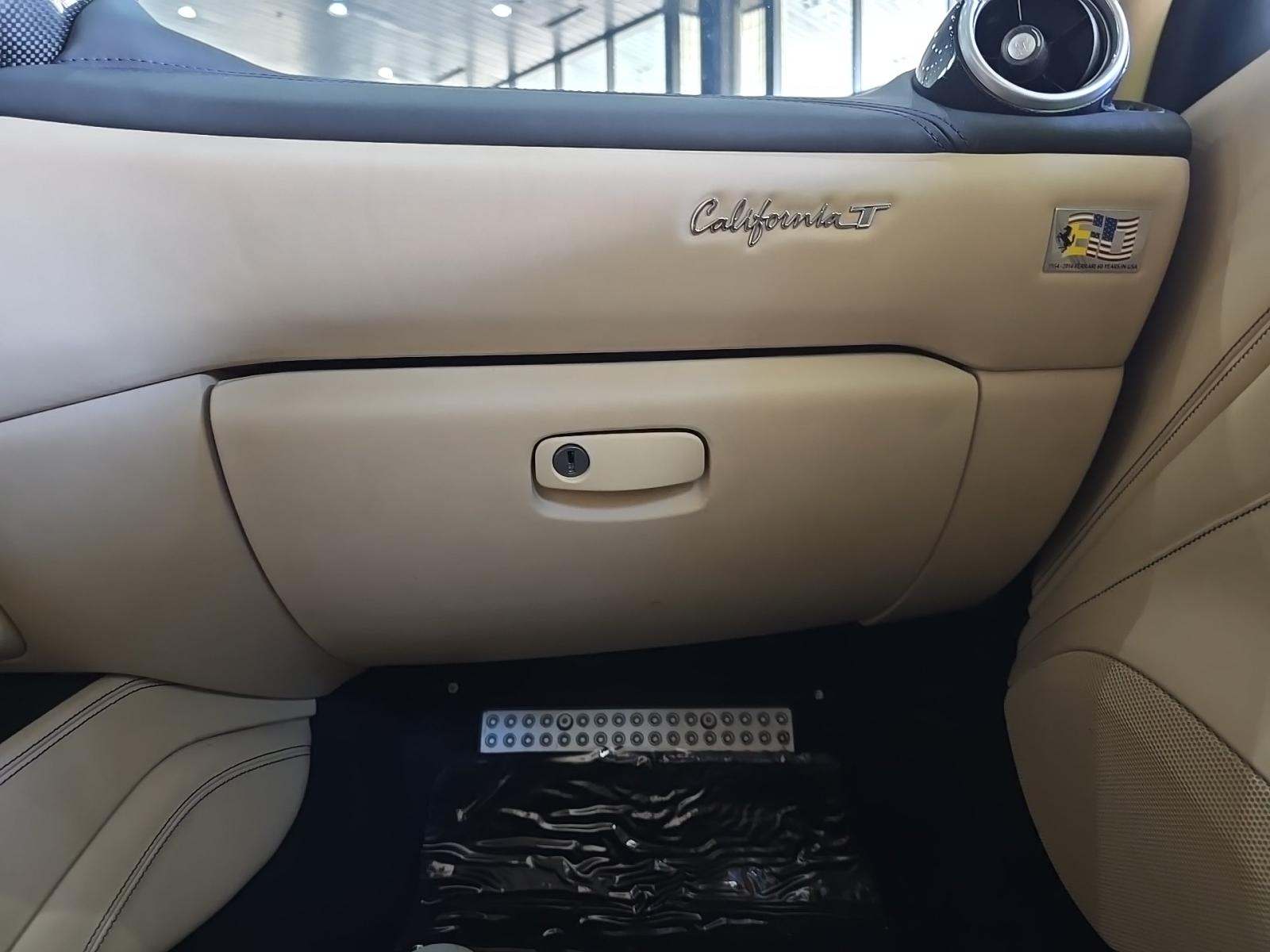 2015 Ferrari California Base RWD