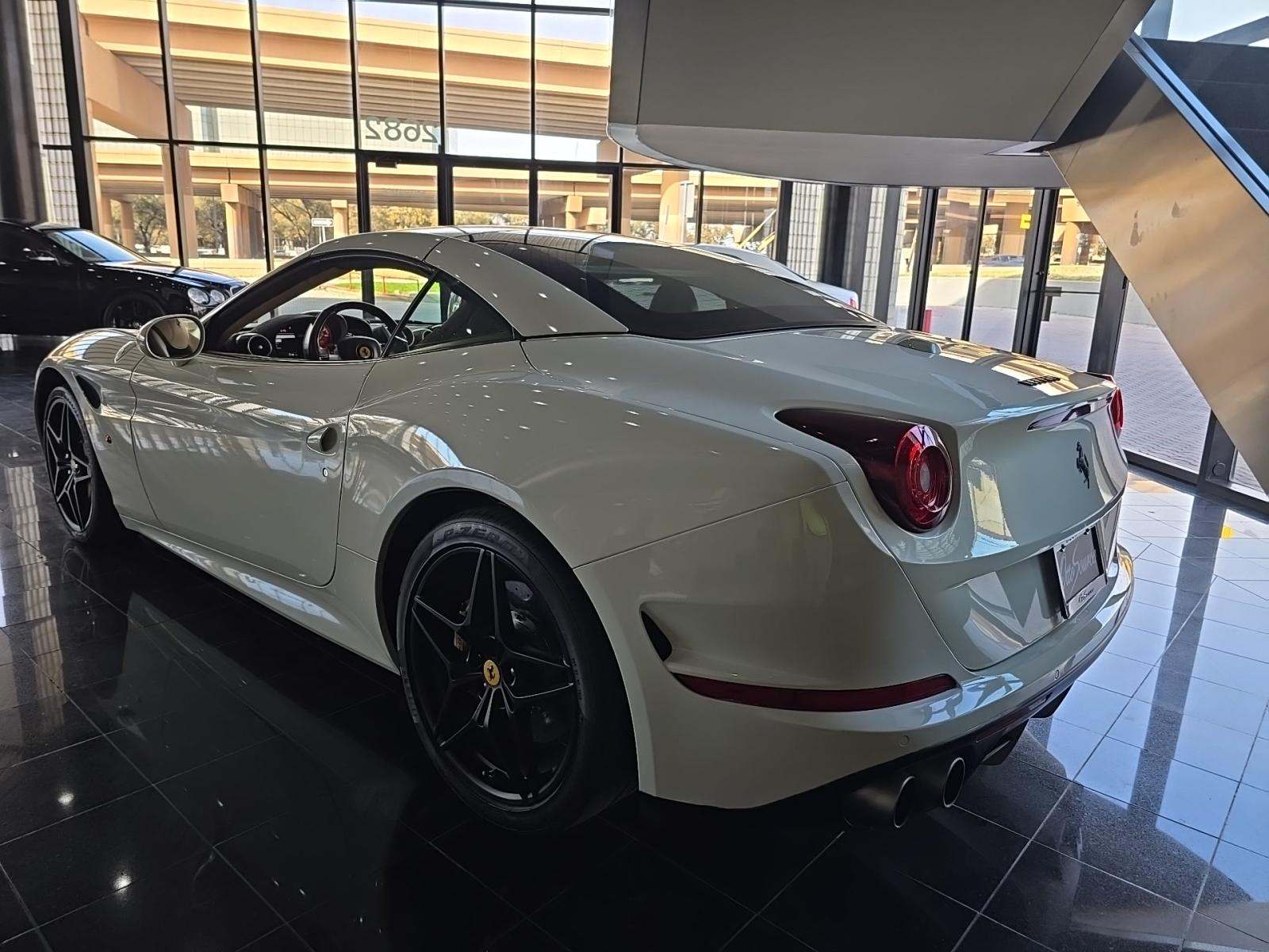 2015 Ferrari California Base RWD