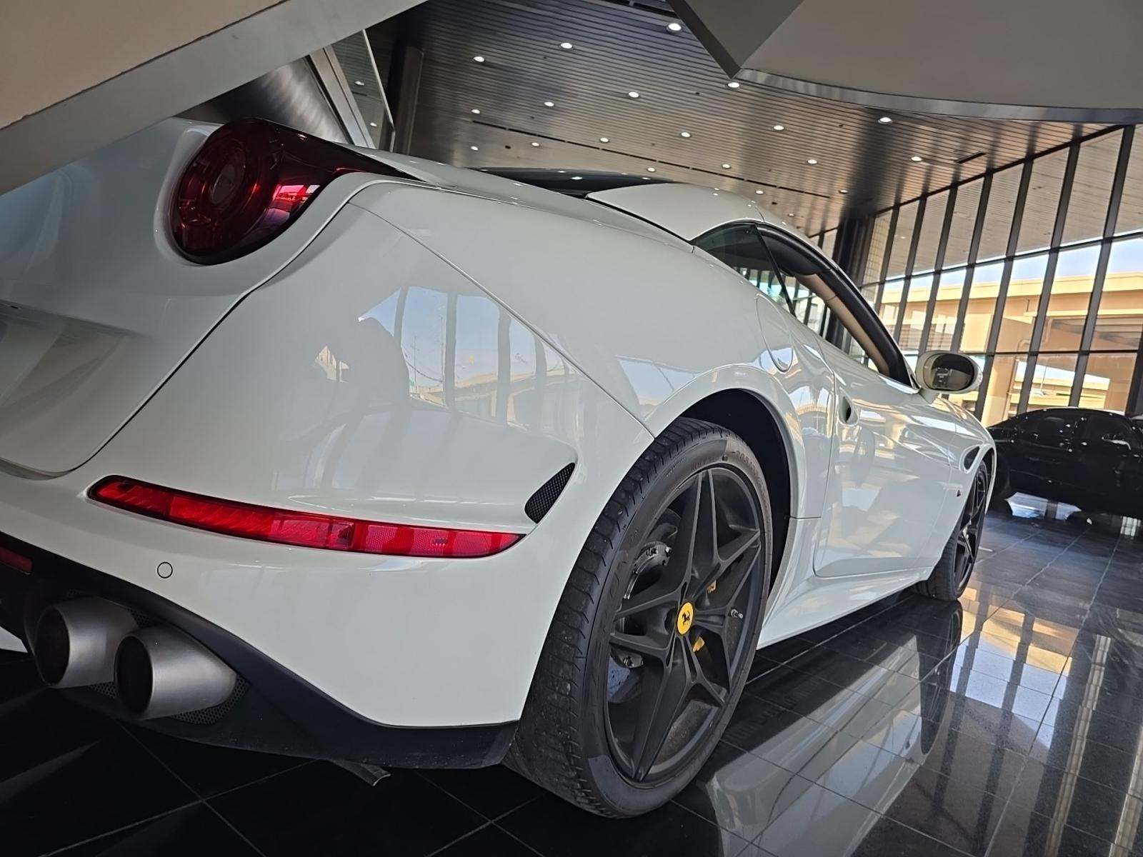 2015 Ferrari California Base RWD