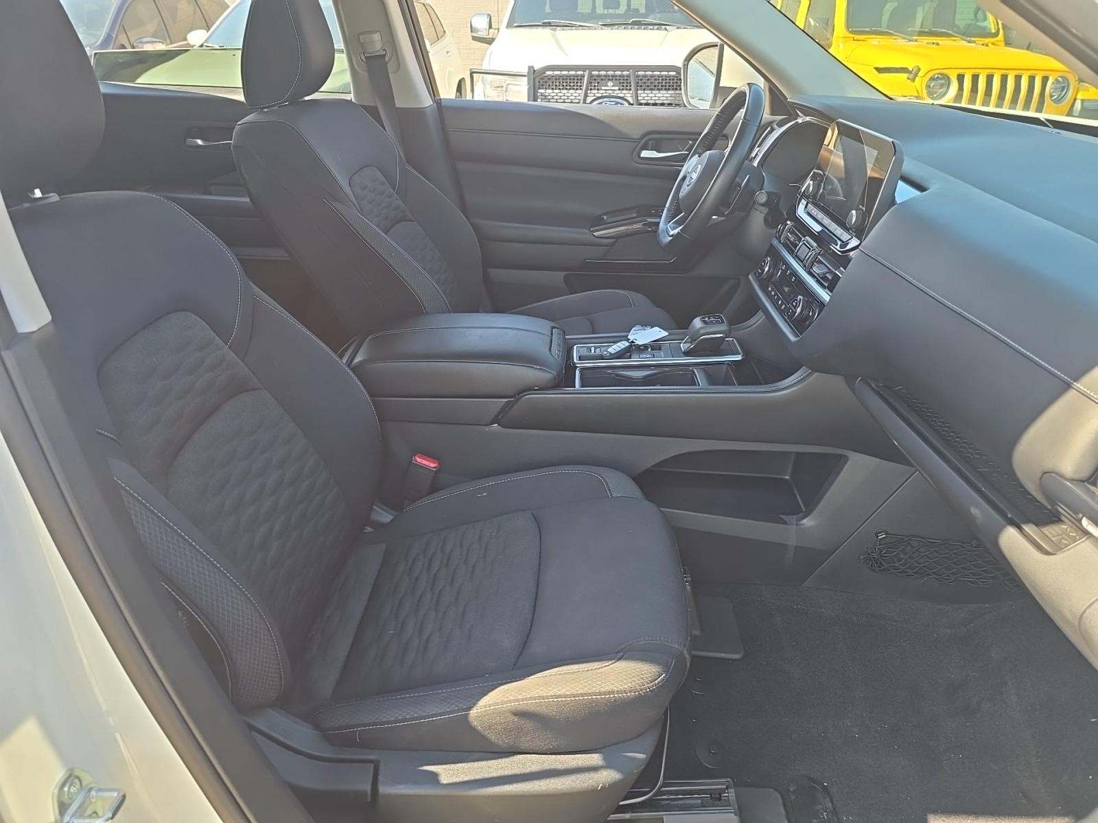 2022 Nissan Pathfinder SV FWD