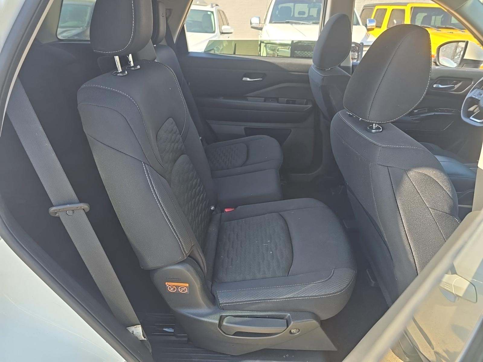 2022 Nissan Pathfinder SV FWD