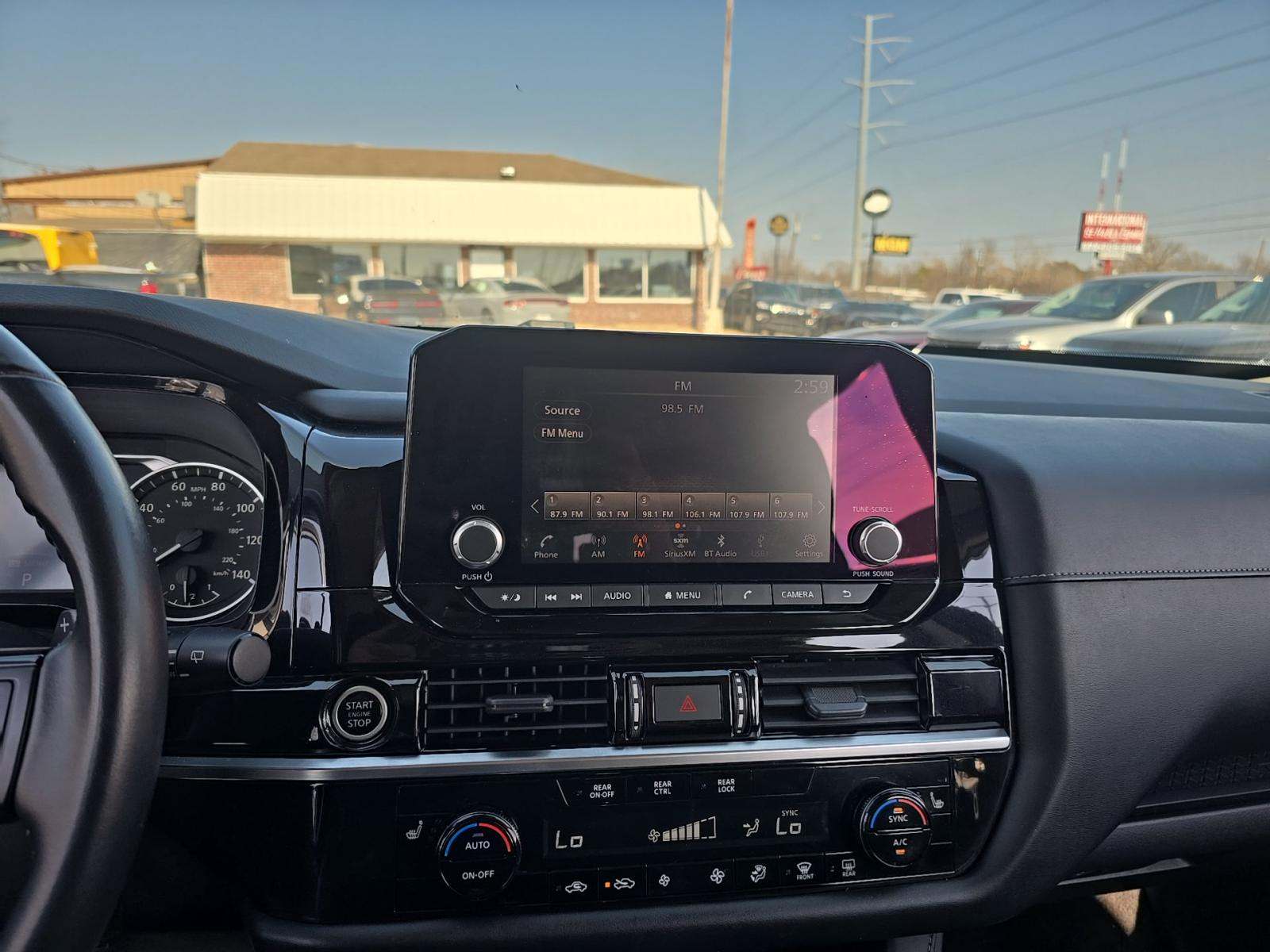 2022 Nissan Pathfinder SV FWD