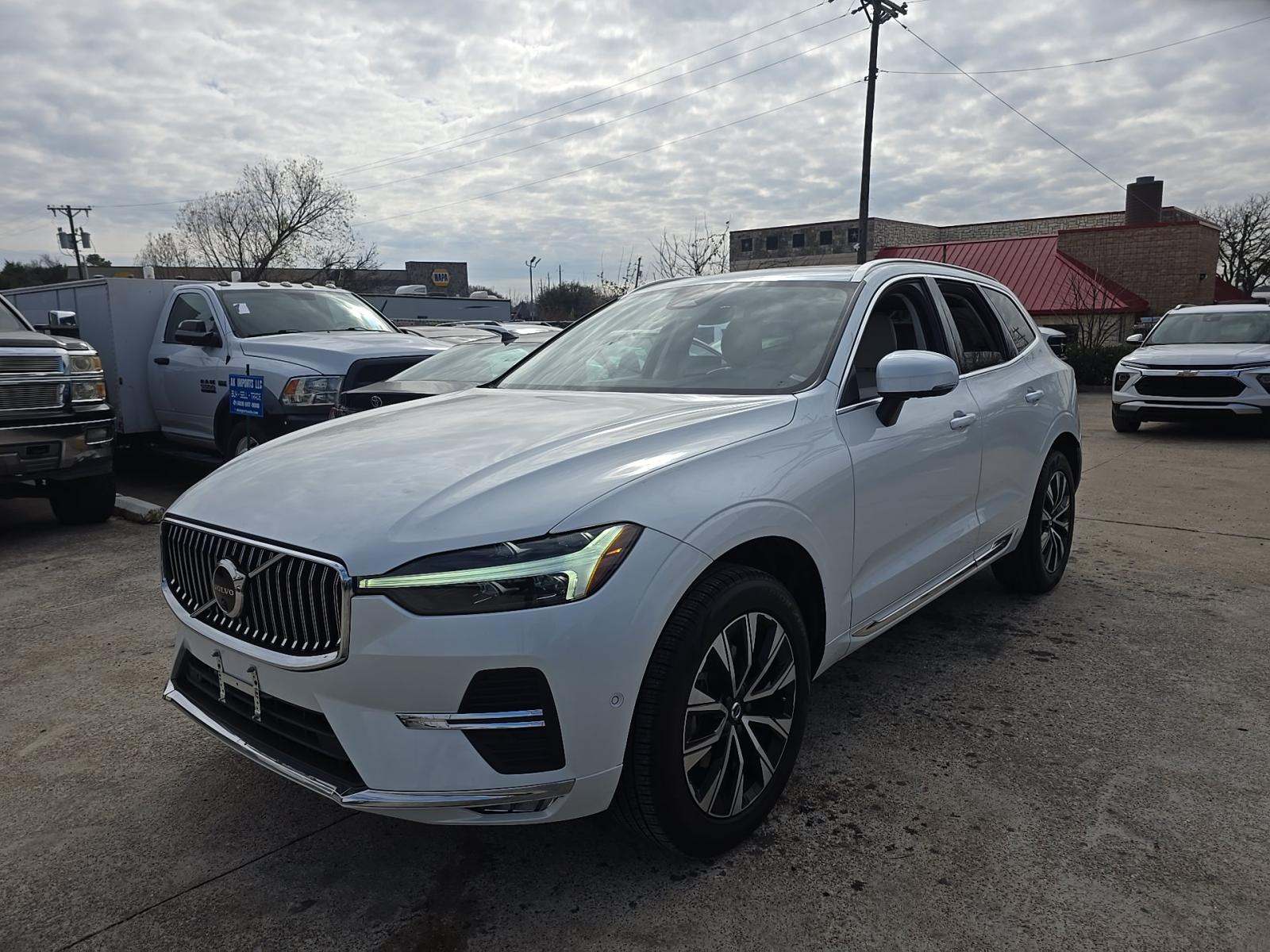 2023 Volvo XC60 B5 Plus AWD