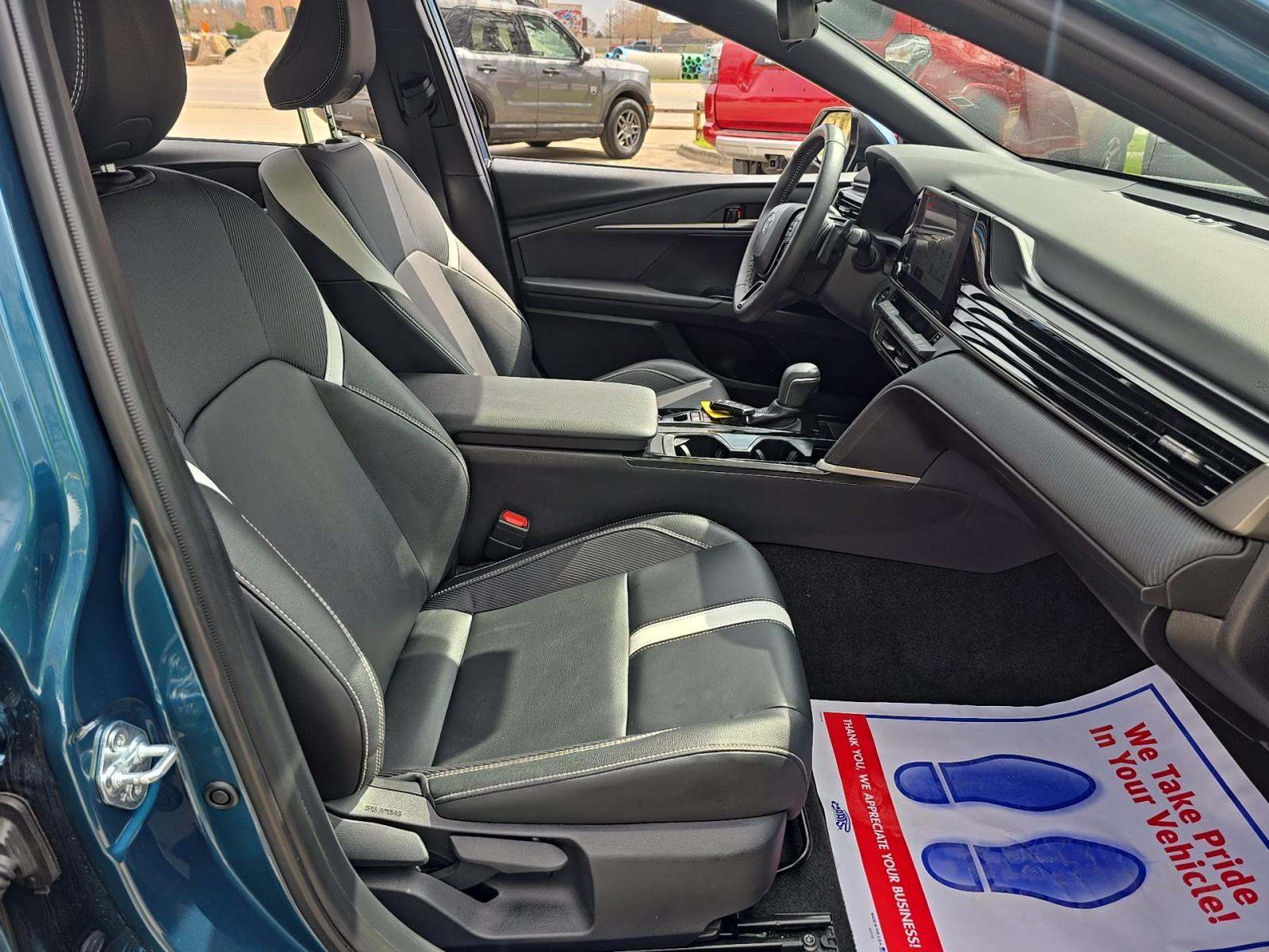 2025 Toyota Camry SE FWD