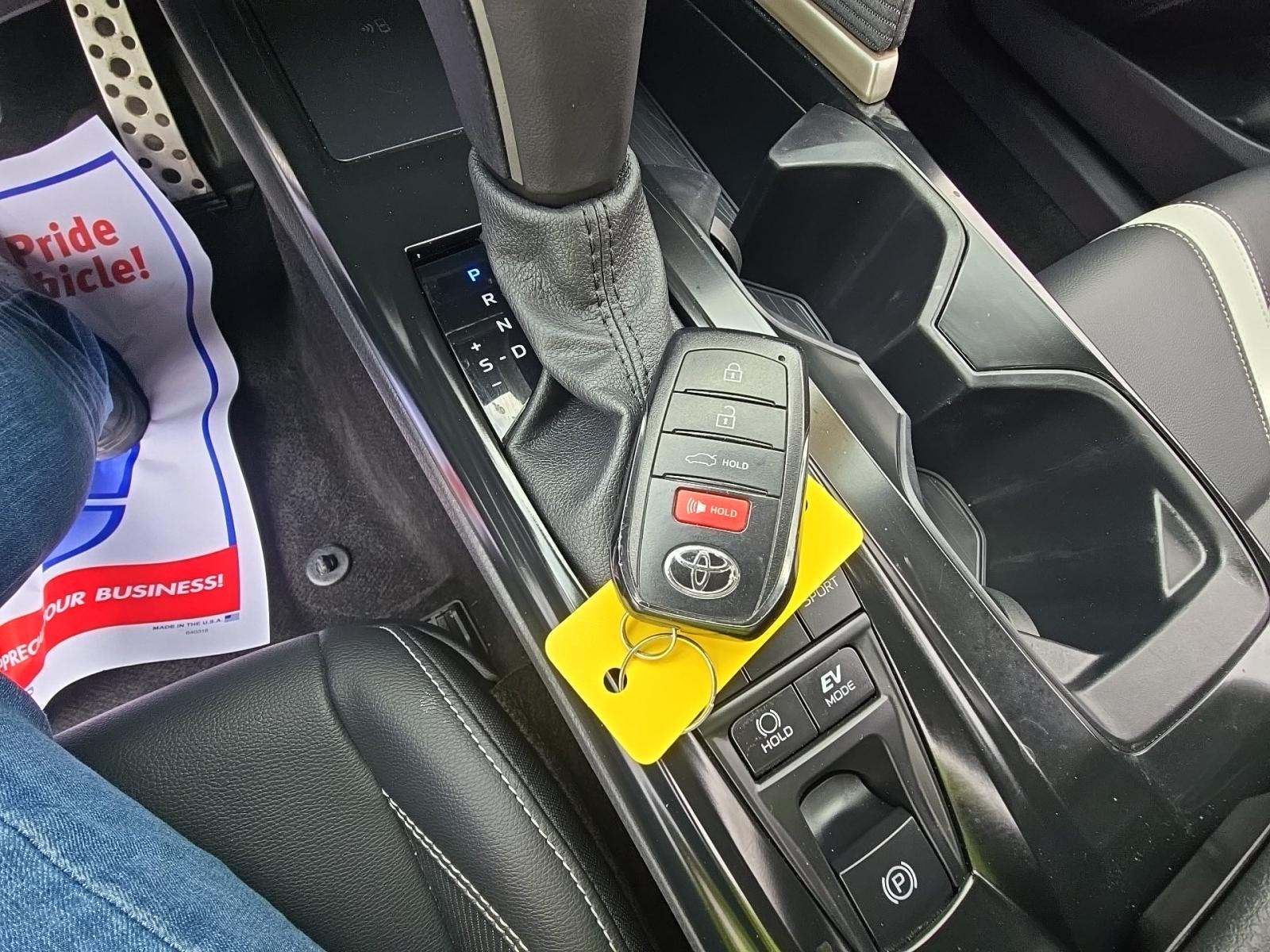 2025 Toyota Camry SE FWD