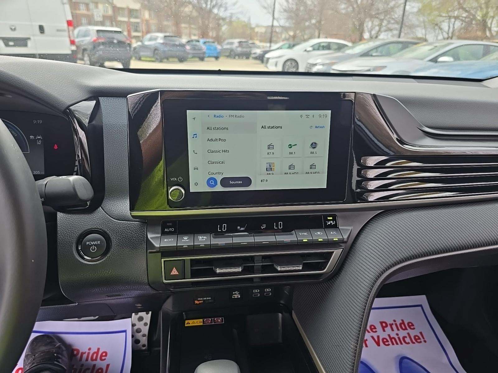 2025 Toyota Camry SE FWD