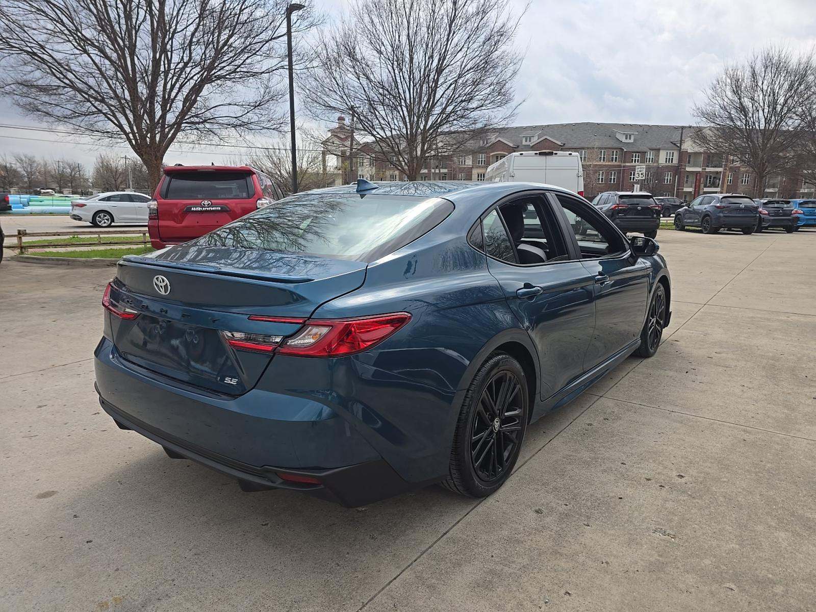 2025 Toyota Camry SE FWD