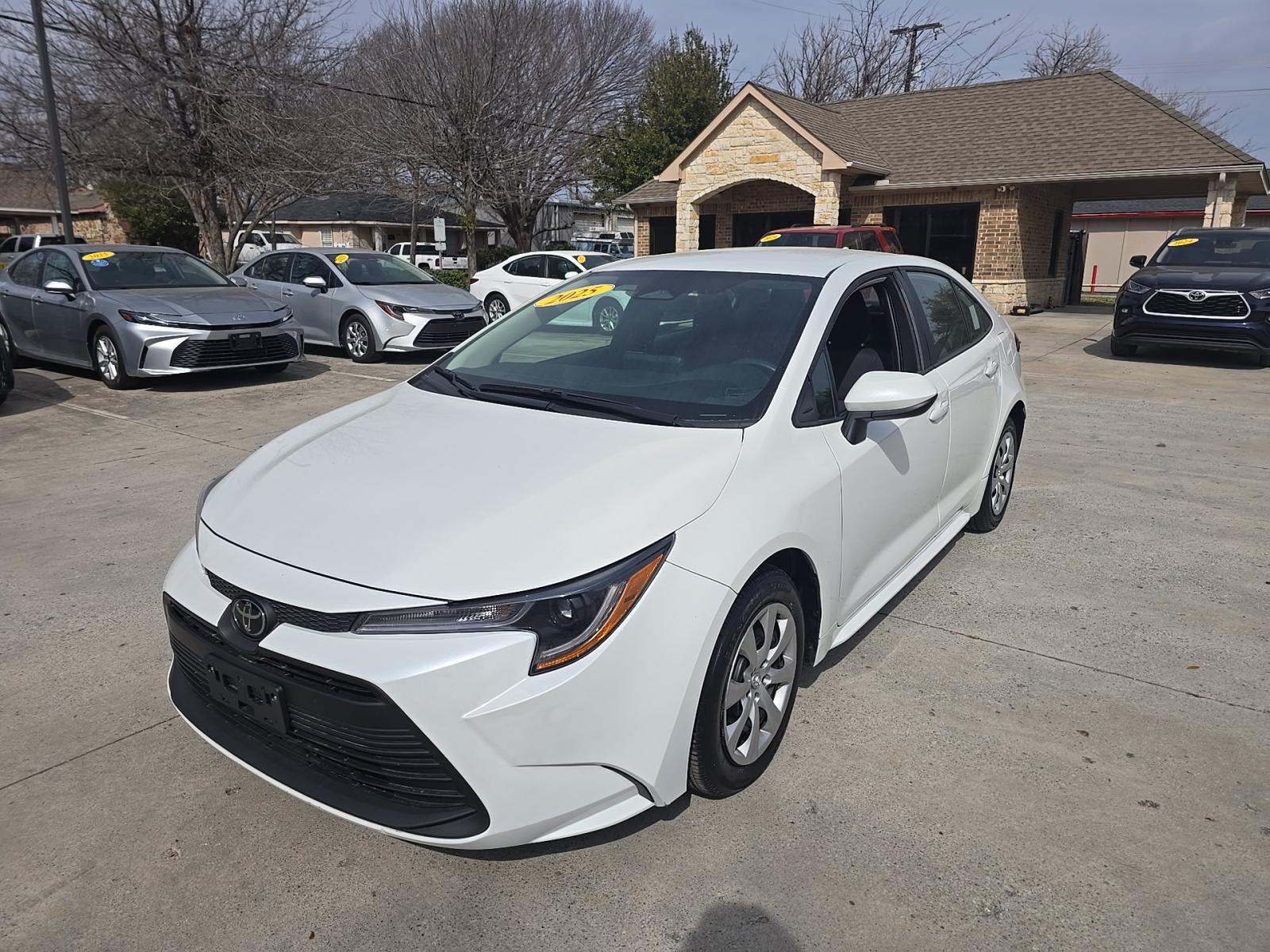 2025 Toyota Corolla LE FWD