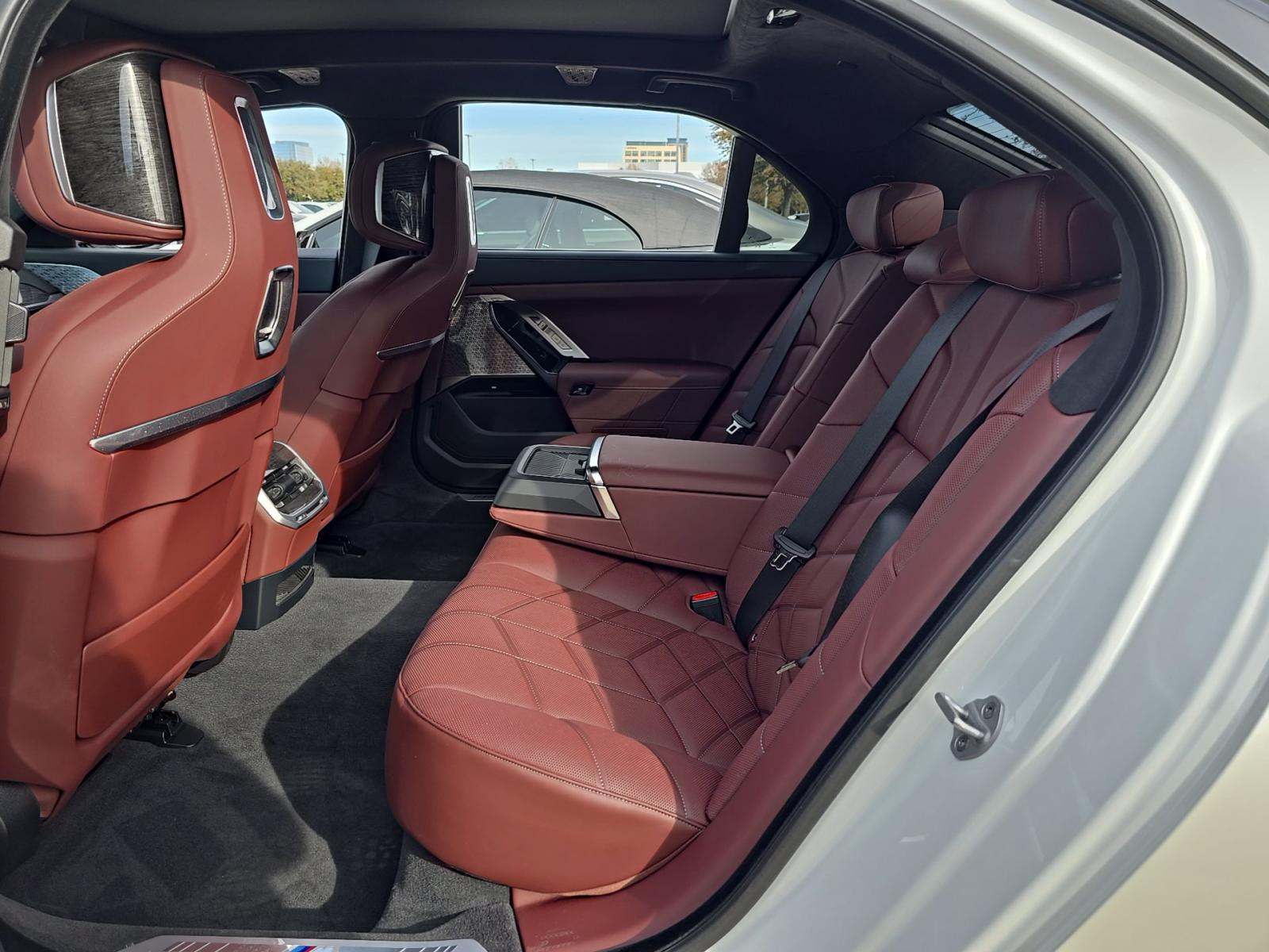 2025 BMW 7 Series 760i xDrive AWD