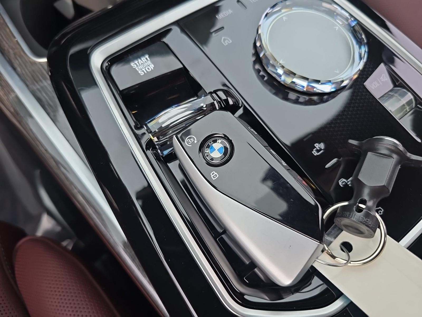 2025 BMW 7 Series 760i xDrive AWD