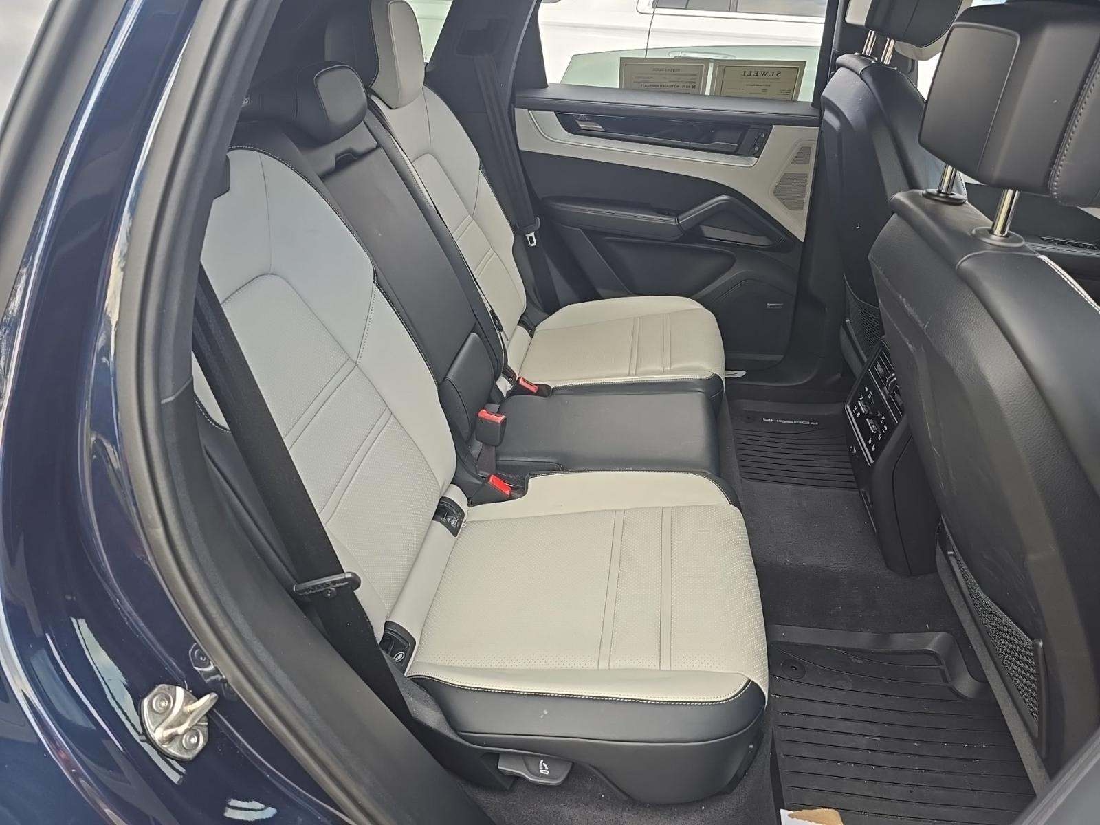 2024 Porsche Cayenne Base AWD