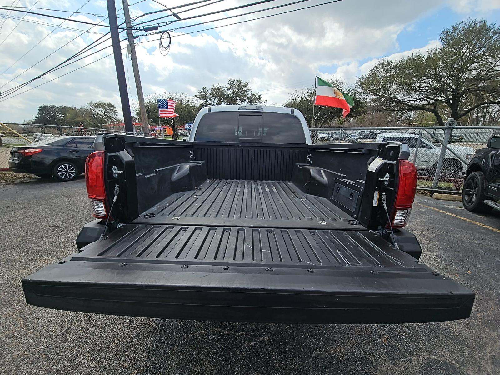 2022 Toyota Tacoma SR5 RWD