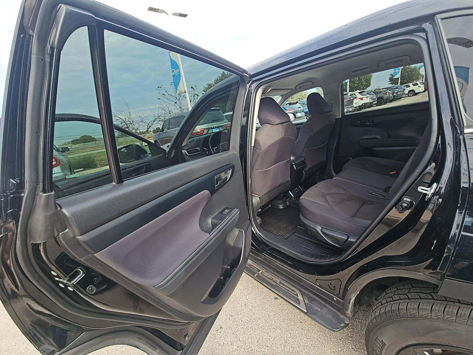 2023 Toyota Highlander LE FWD