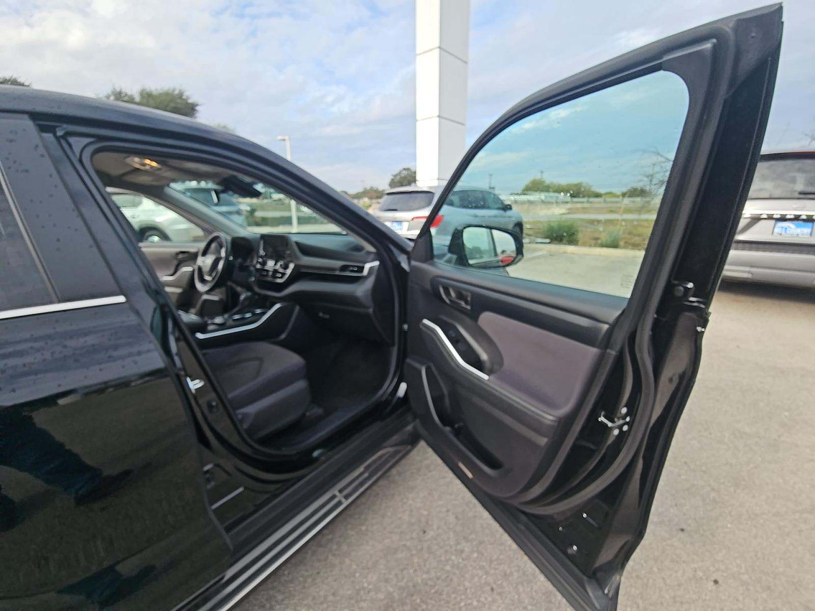 2023 Toyota Highlander LE FWD