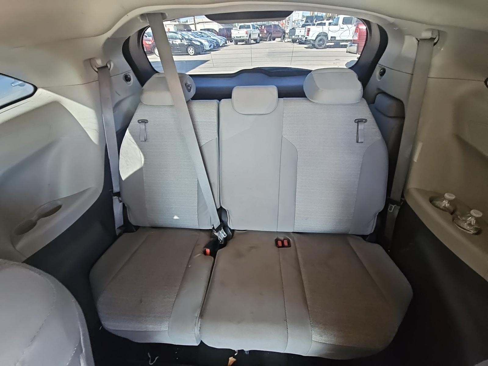 2022 Toyota Sienna LE FWD