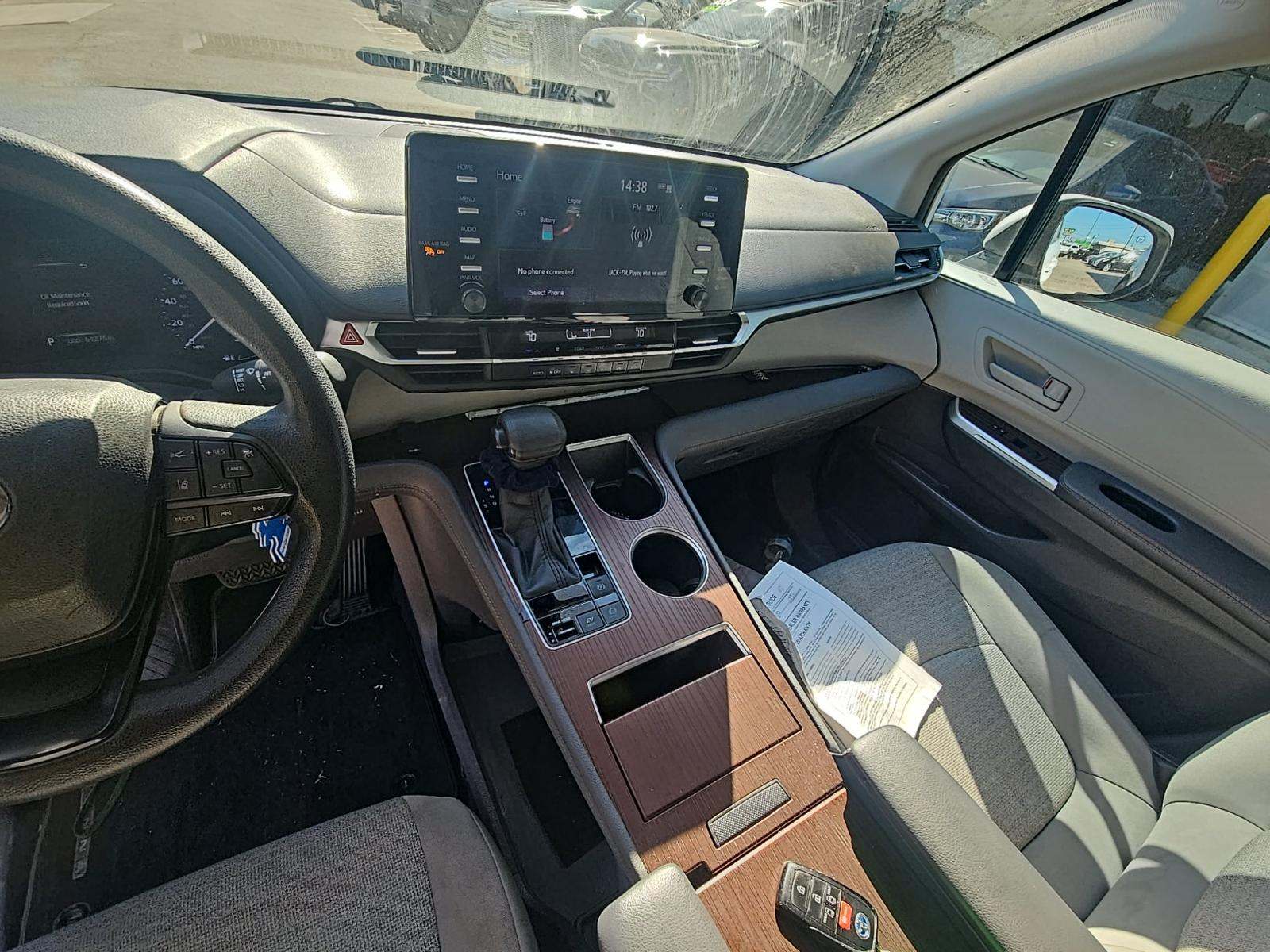 2022 Toyota Sienna LE FWD