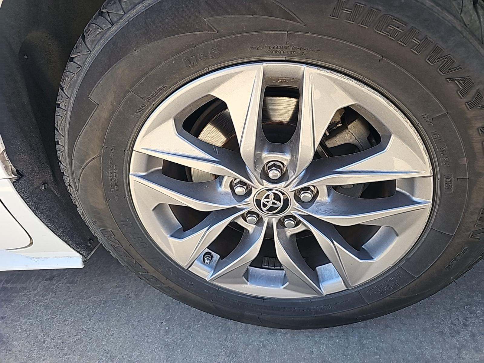 2022 Toyota Sienna LE FWD