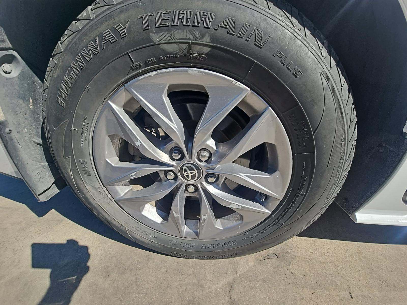 2022 Toyota Sienna LE FWD