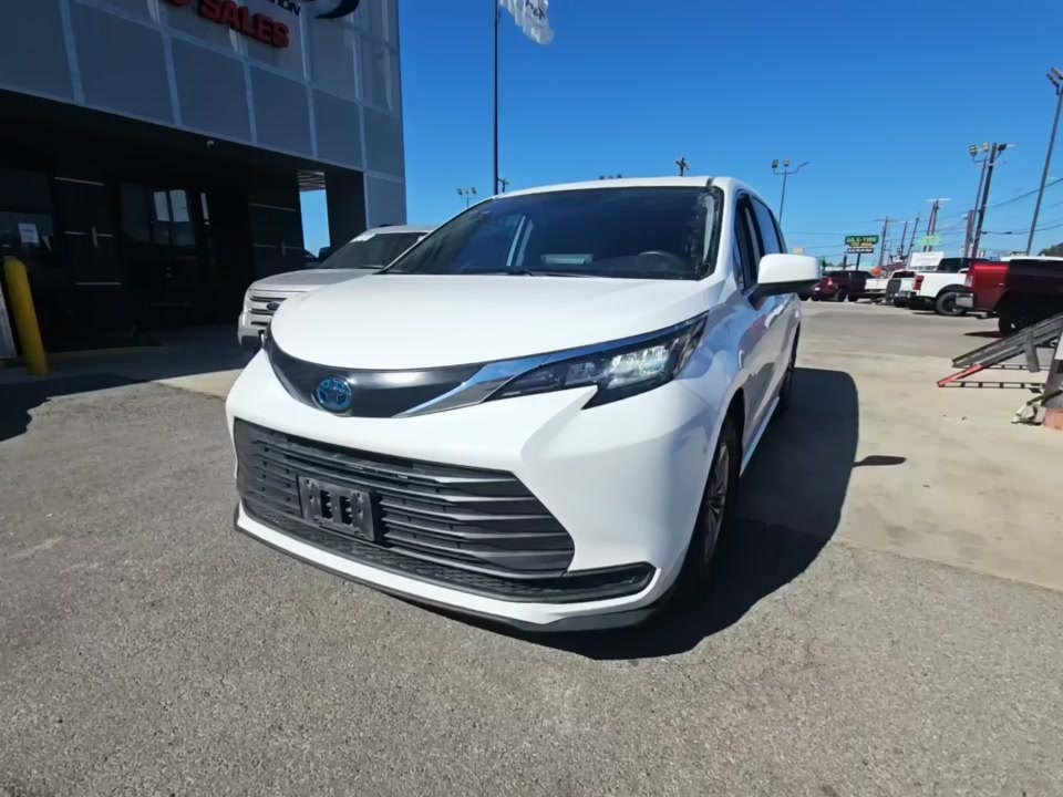2022 Toyota Sienna LE FWD