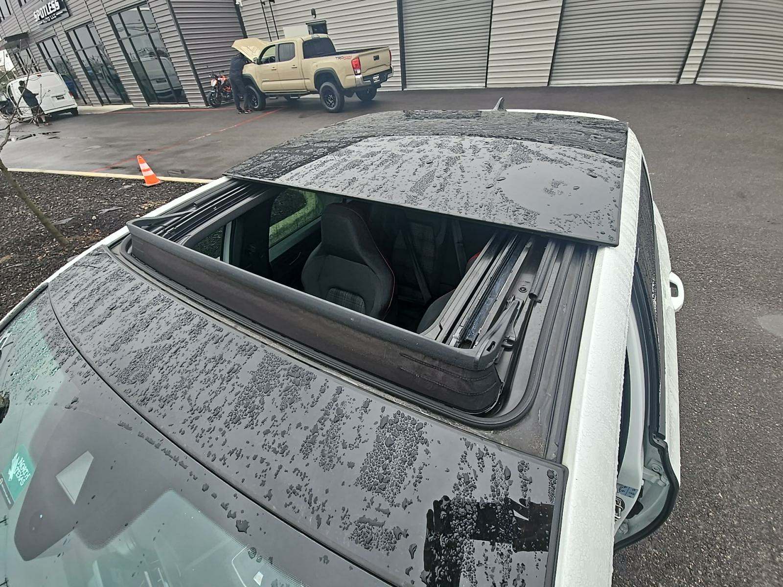 2022 Volkswagen Golf GTI 2.0T SE FWD