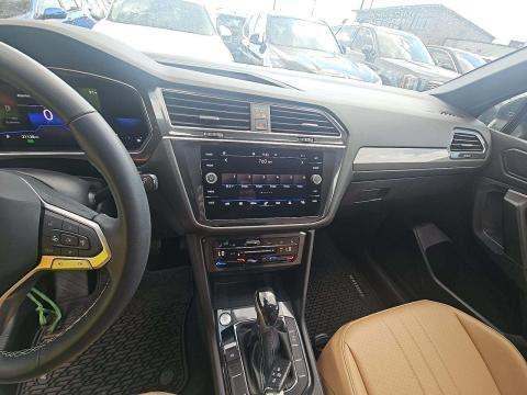 2022 Volkswagen Tiguan 2.0T SE FWD