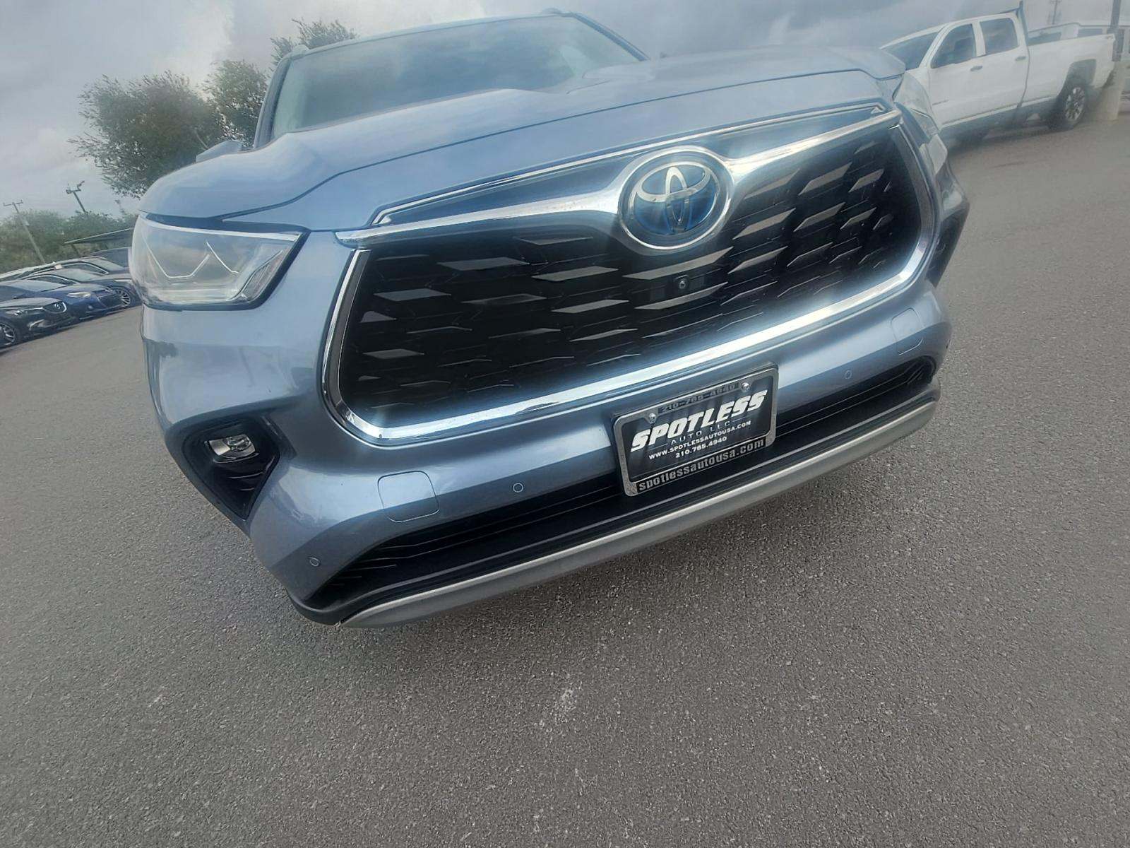 2021 Toyota Highlander Hybrid Platinum FWD