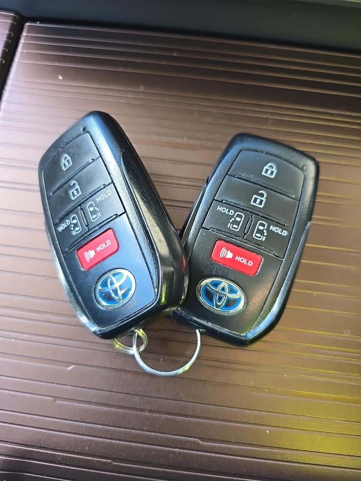 2022 Toyota Sienna LE FWD