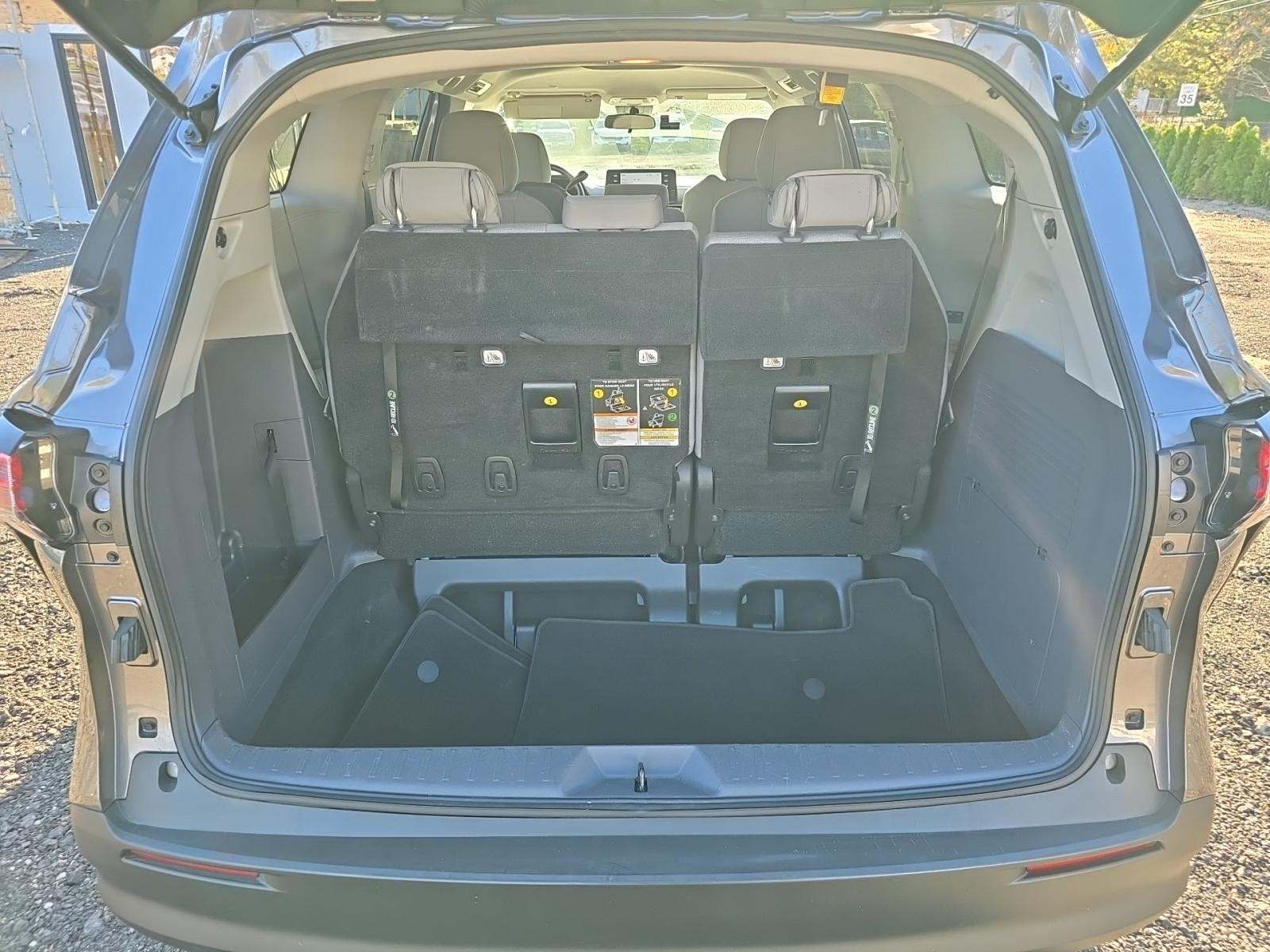 2022 Toyota Sienna LE FWD