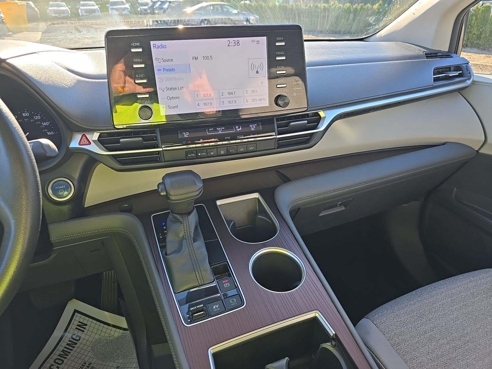 2022 Toyota Sienna LE FWD