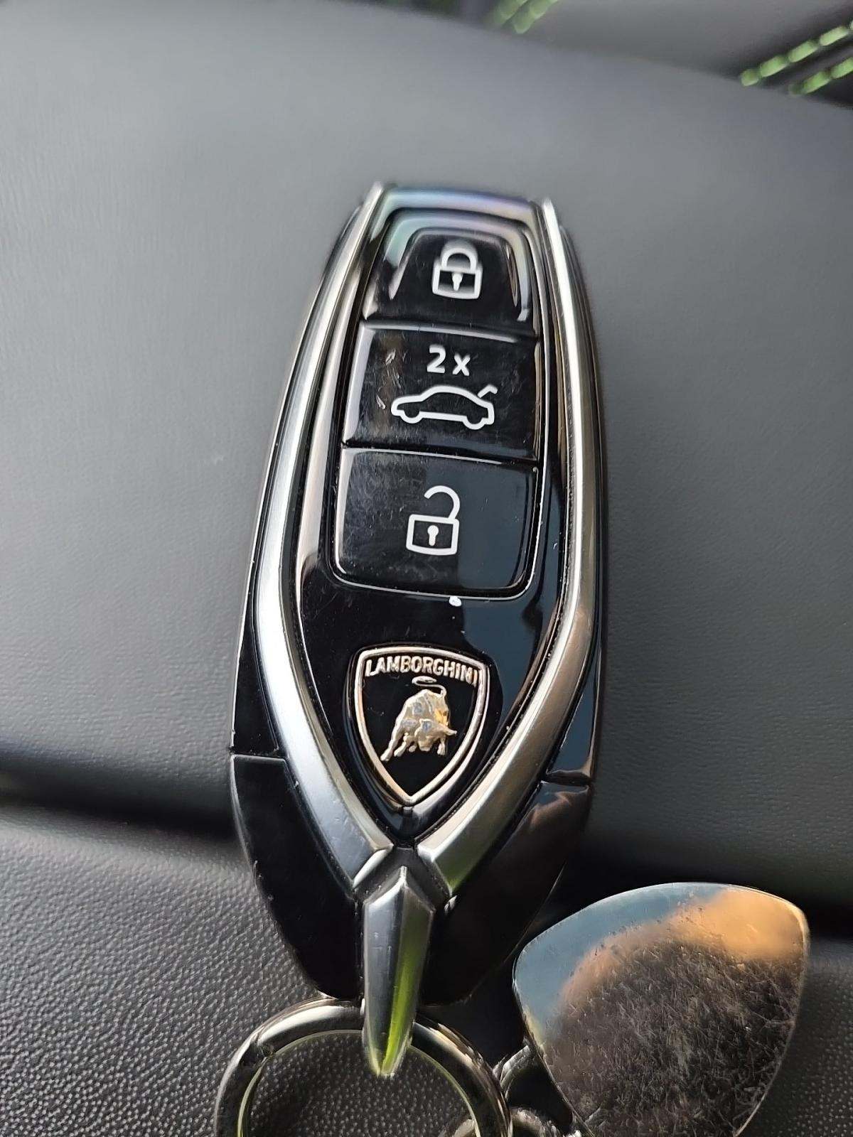 2022 Lamborghini Urus Base AWD