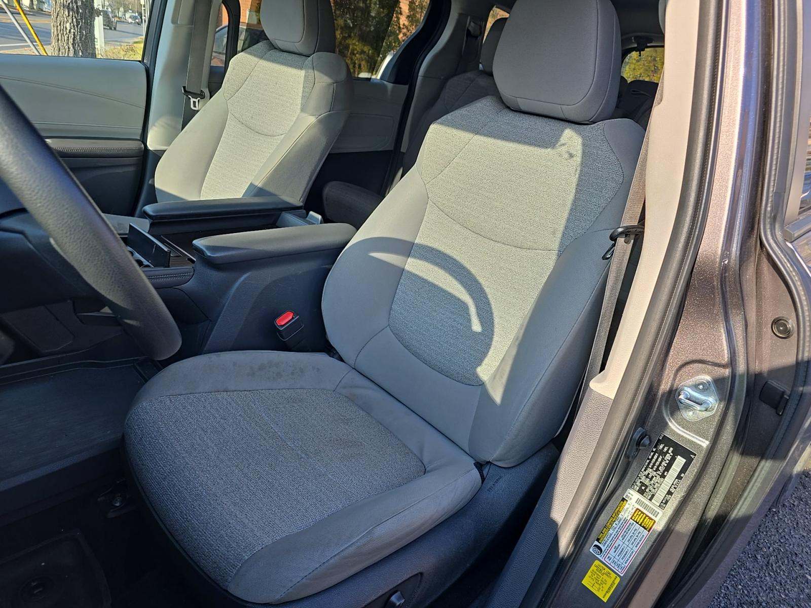 2022 Toyota Sienna LE FWD