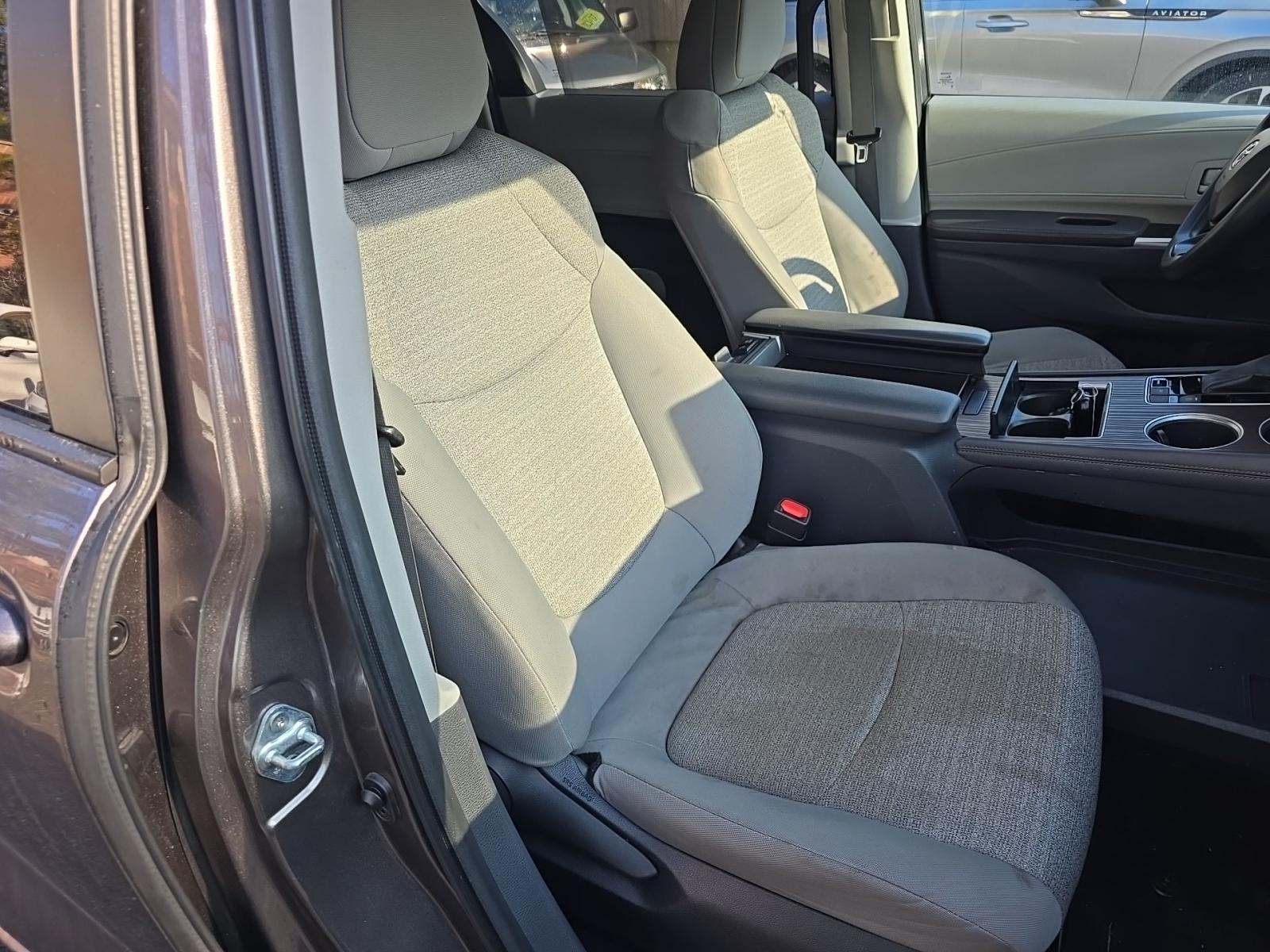 2022 Toyota Sienna LE FWD