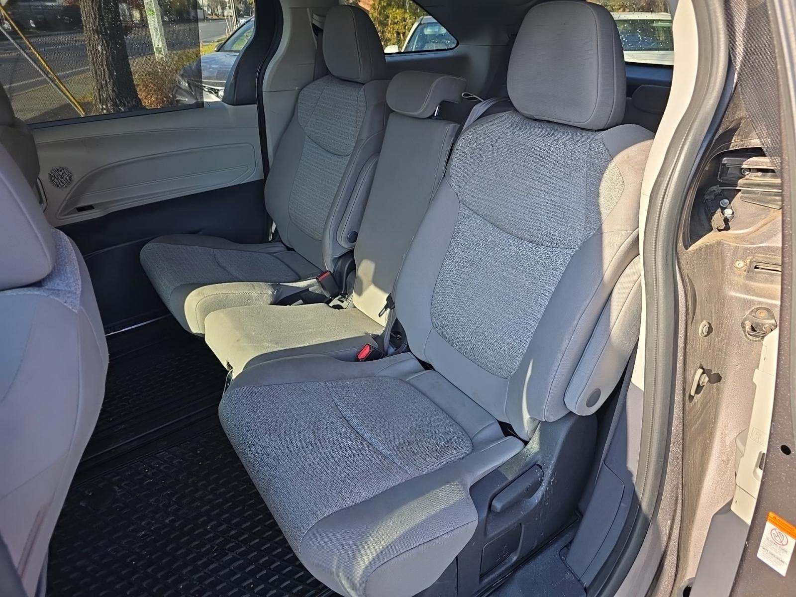 2022 Toyota Sienna LE FWD